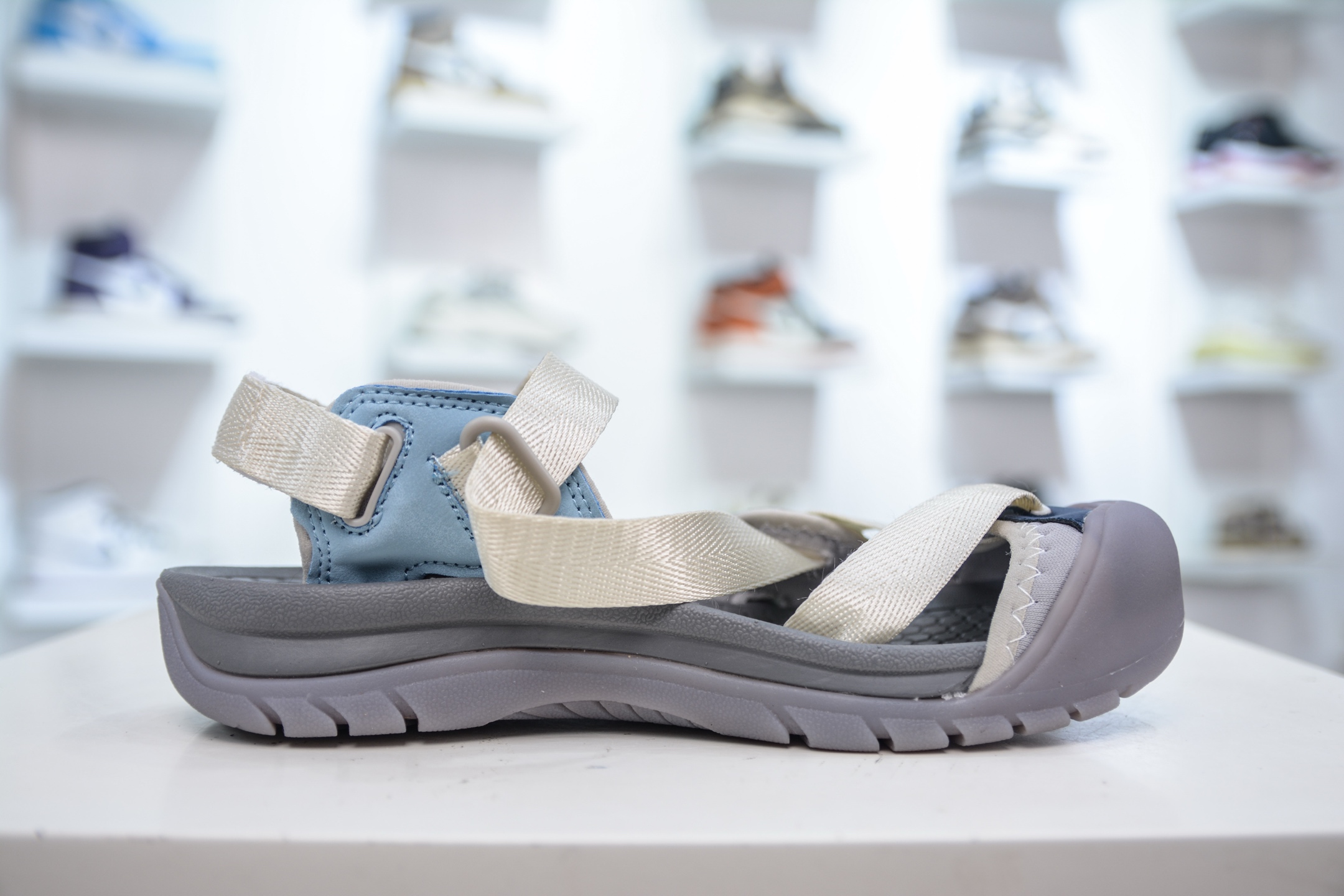 KEEN Zerraport Lightweight and Comfortable Outdoor Sandals for Women 4 i1752240216677 258 0 2