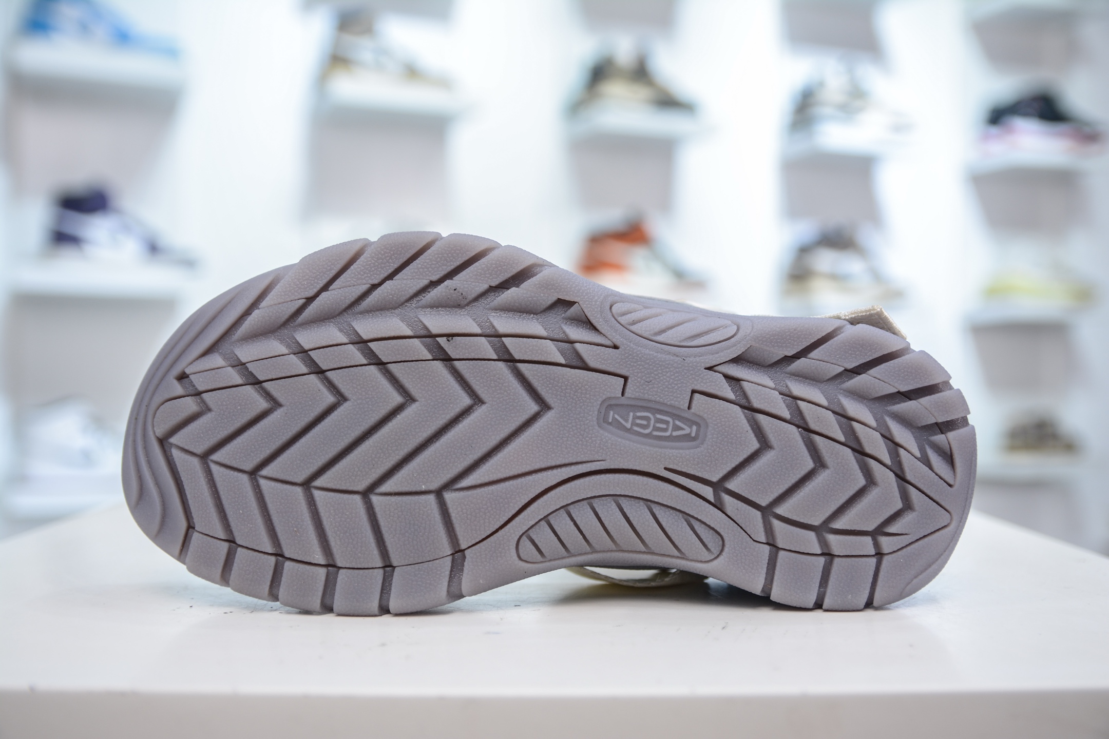 KEEN Zerraport Lightweight and Comfortable Outdoor Sandals for Women 6 i1752240216678 9962 0 4