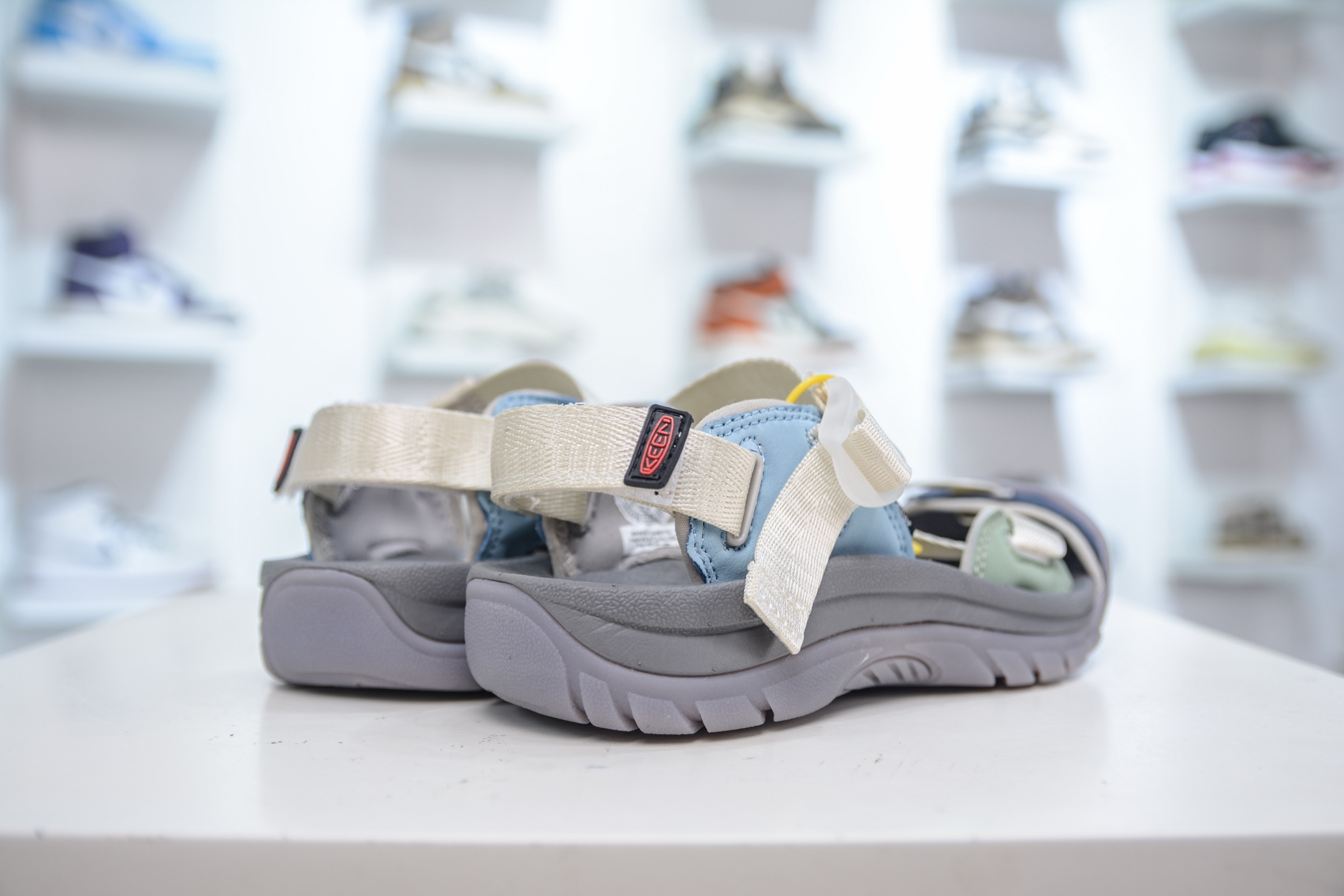 KEEN Zerraport Lightweight and Comfortable Outdoor Sandals for Women 7 i1752240217953 2237 0 5