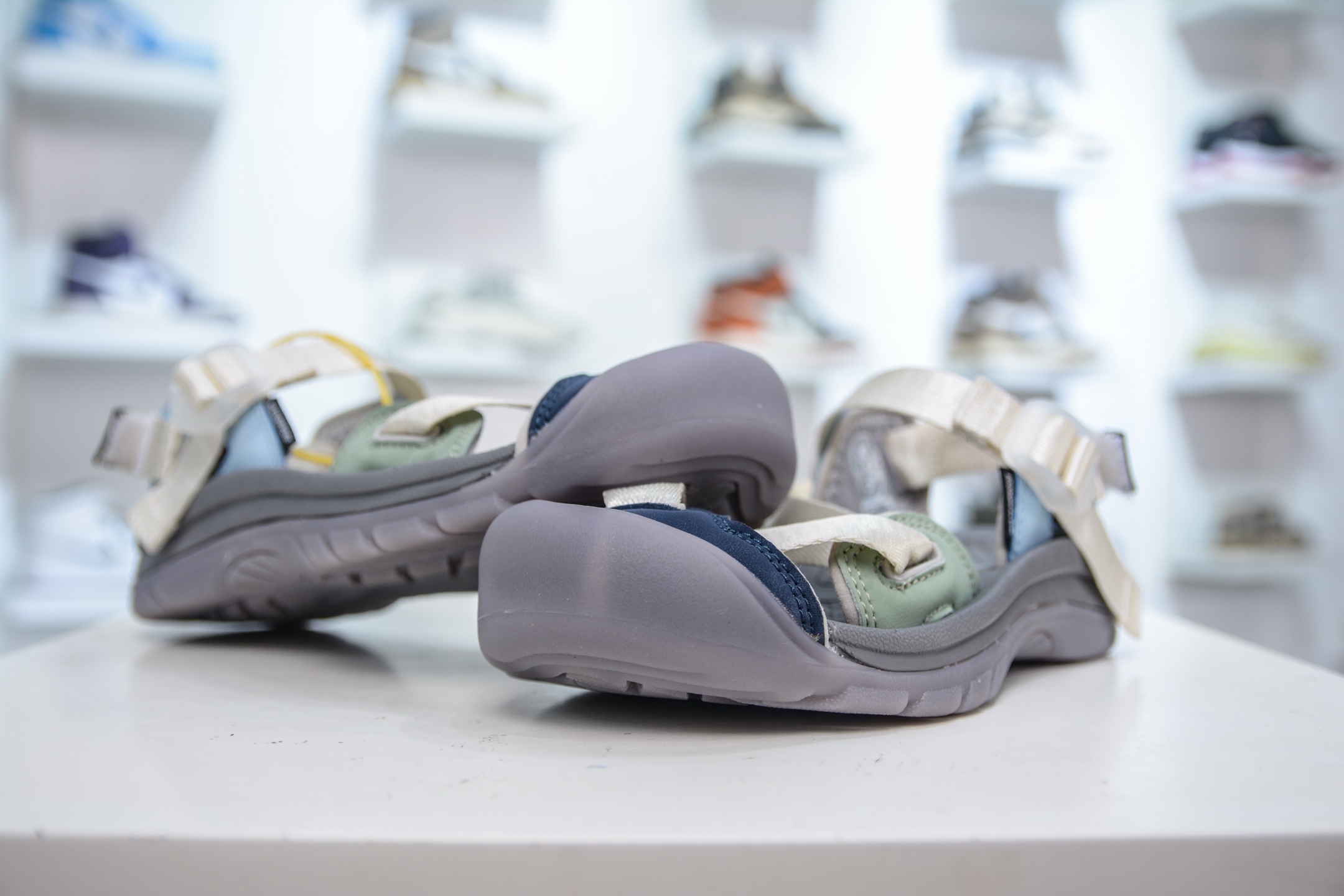 KEEN Zerraport Lightweight and Comfortable Outdoor Sandals for Women 5 i1752240217981 7476 0 3