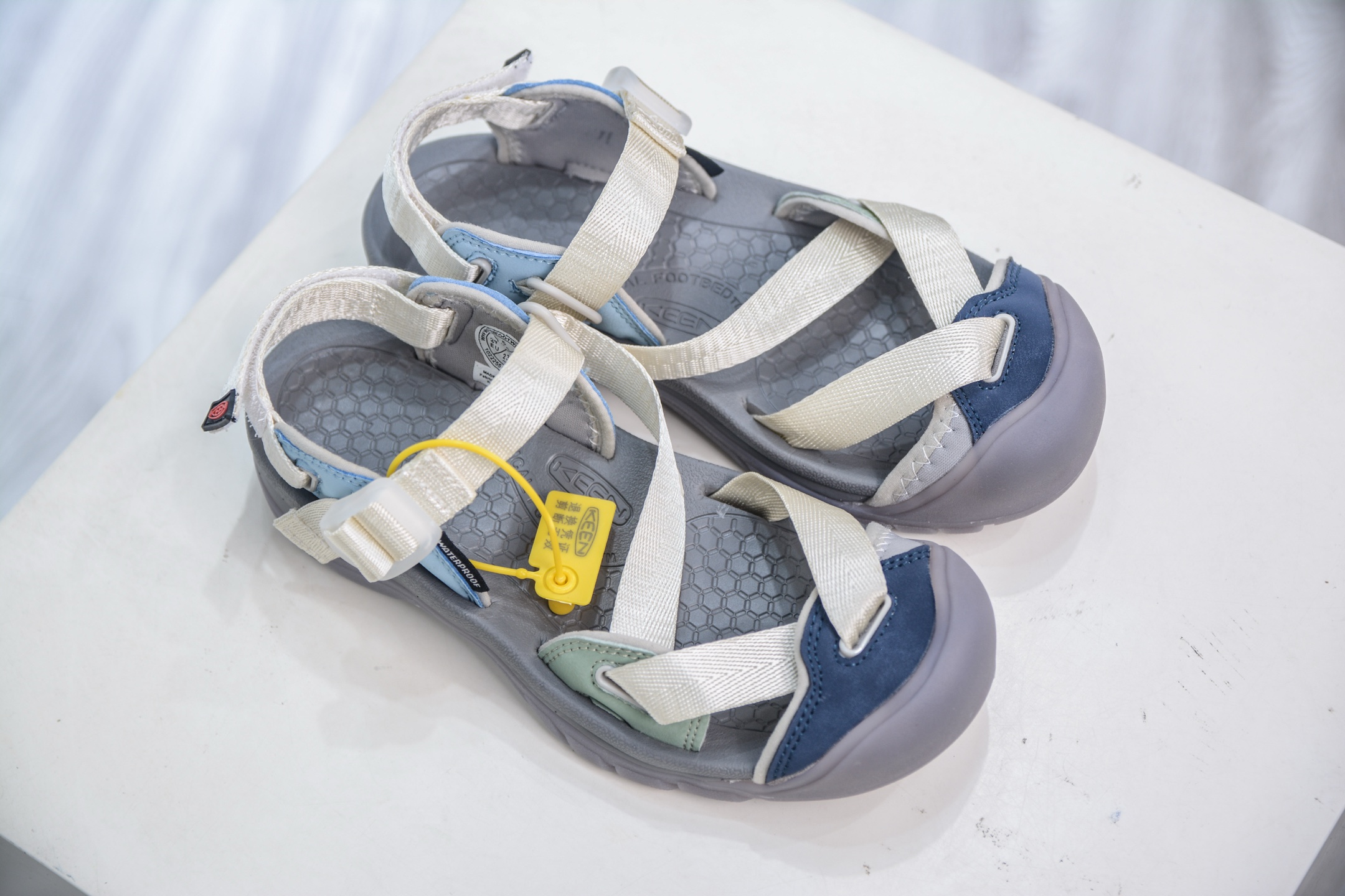 KEEN Zerraport Lightweight and Comfortable Outdoor Sandals for Women 8 i1752240217998 5393 0 6