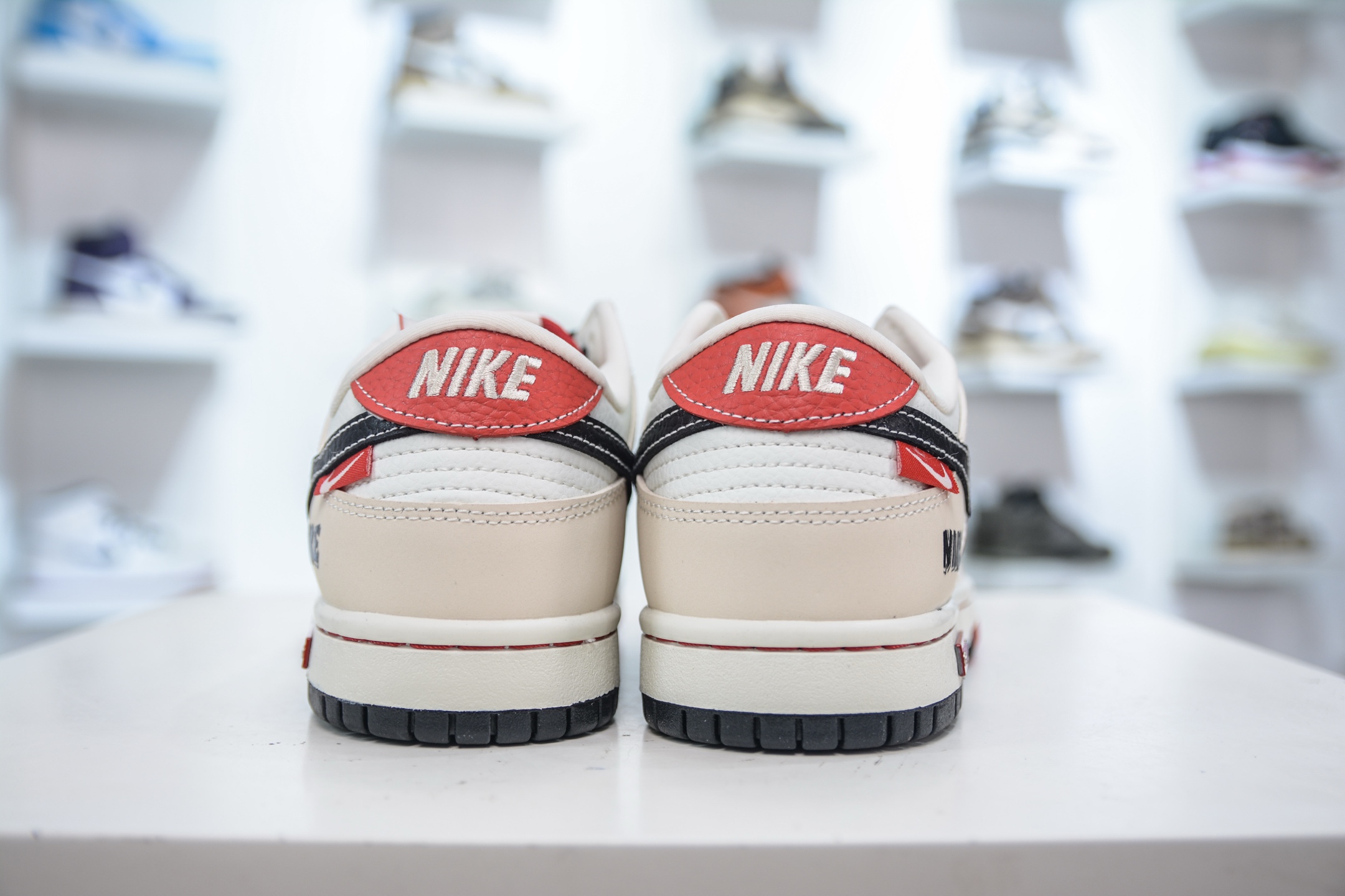Nike SB Dunk Low x Supreme White/Khaki Sneakers, Size 36-45 2 i1752240365905 7446 0 1