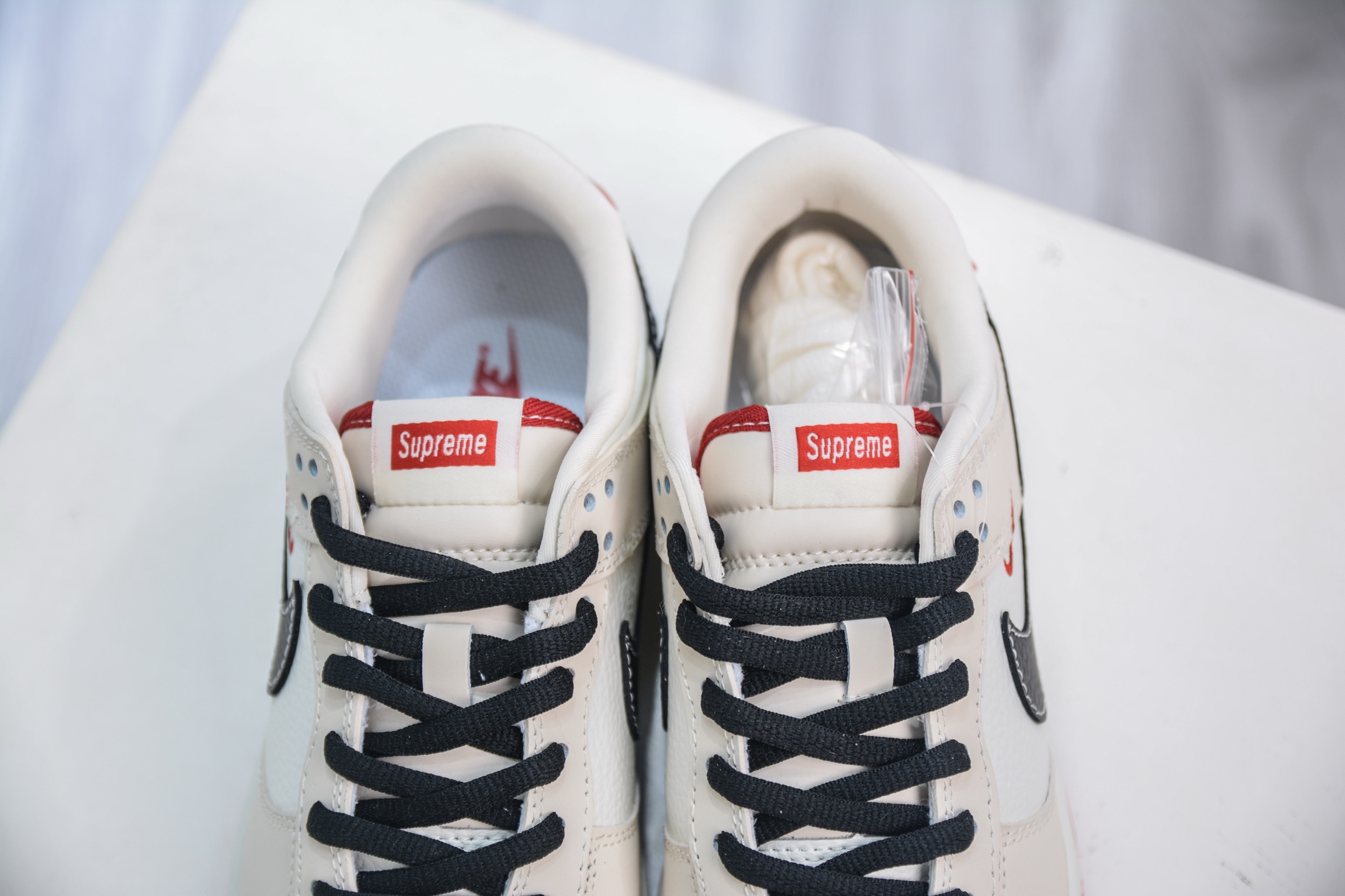 Nike SB Dunk Low x Supreme White/Khaki Sneakers, Size 36-45 8 i1752240366066 5407 0 7