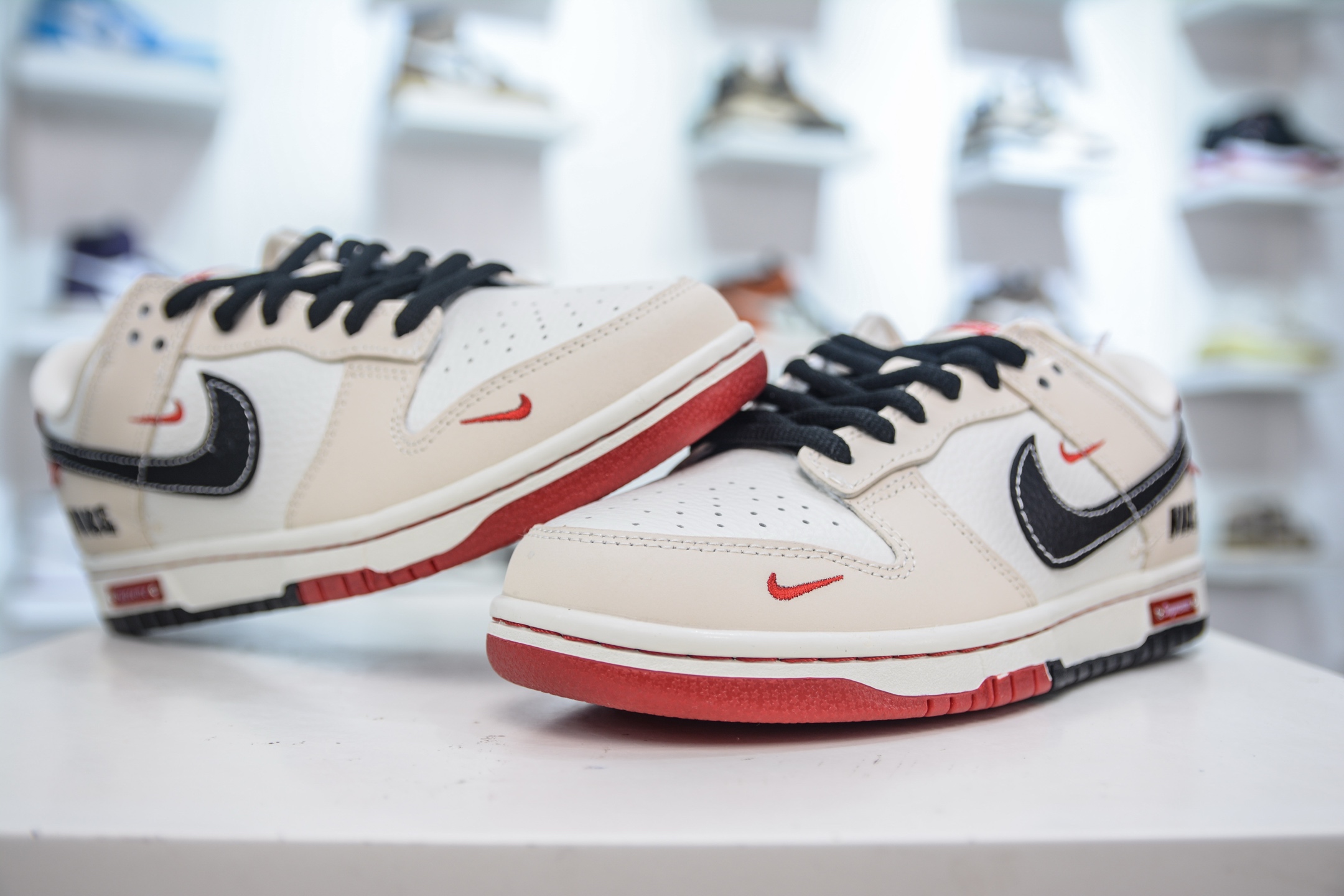 Nike SB Dunk Low x Supreme White/Khaki Sneakers, Size 36-45 4 i1752240366112 872 0 3