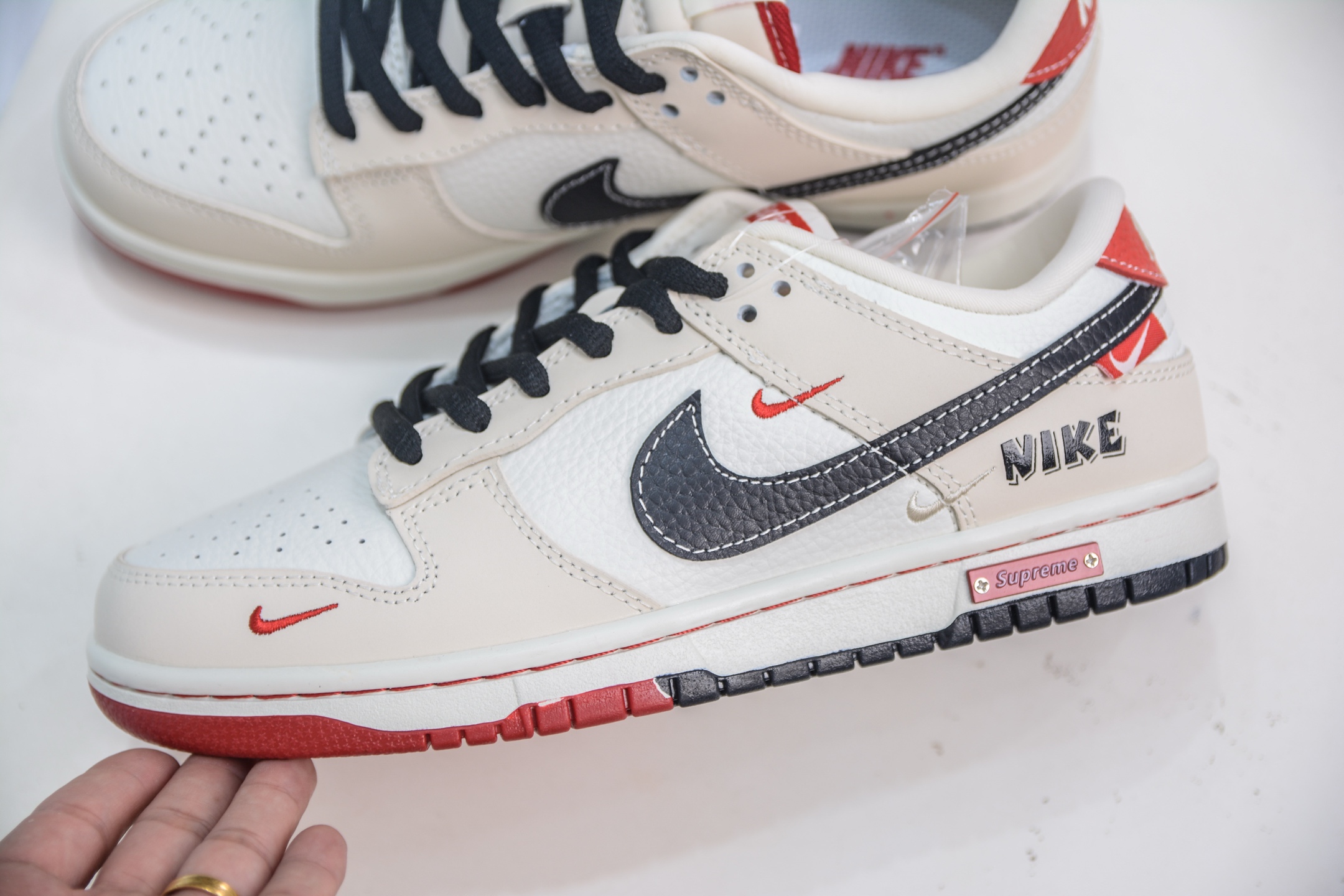 Nike SB Dunk Low x Supreme White/Khaki Sneakers, Size 36-45 7 i1752240368270 8881 0 6