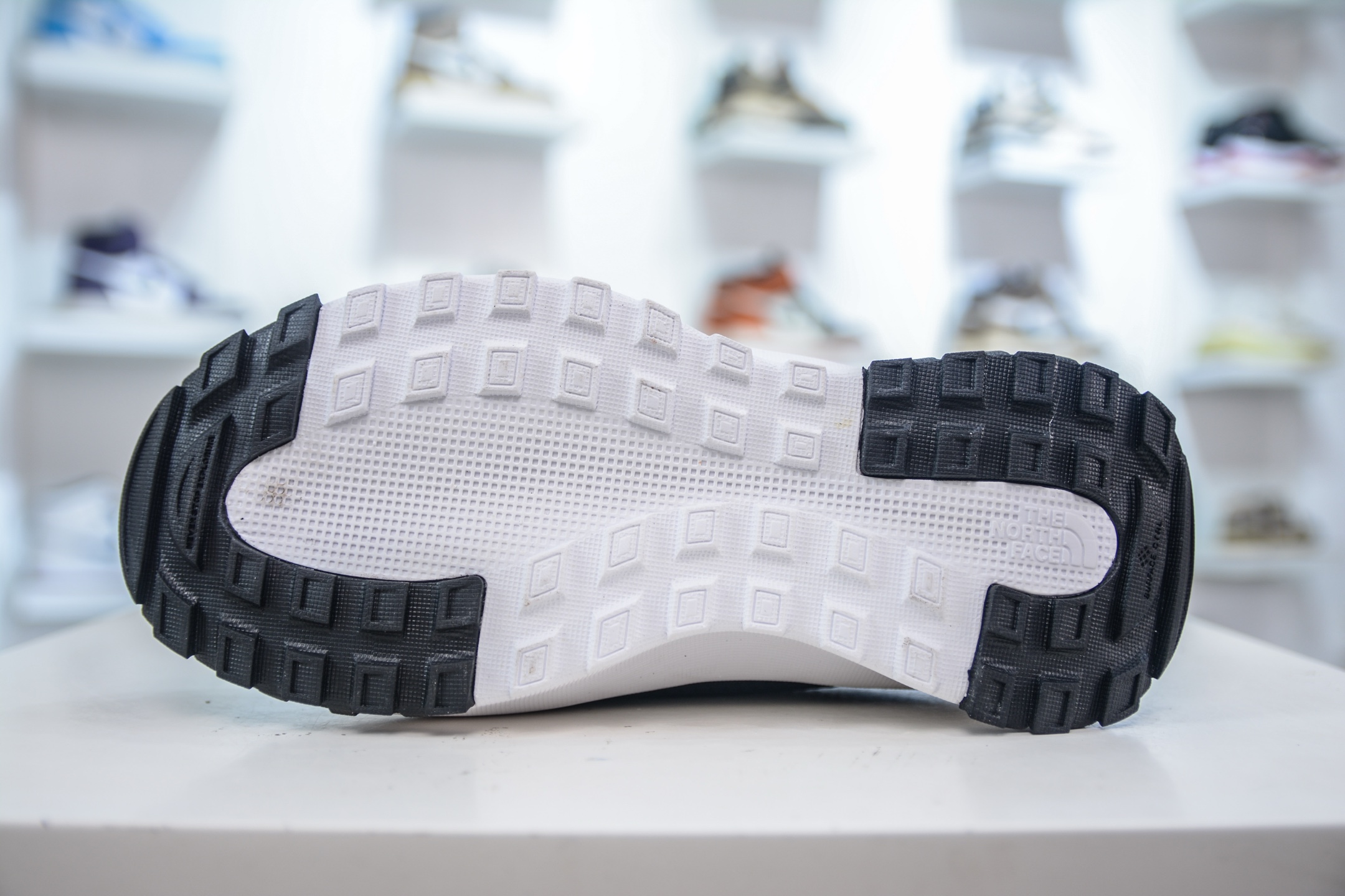 The North Face Hedgehog Black Low-Top Hiking Sneaker, Versatile Outdoor Shoe 6 i1752241023486 8311 0 4