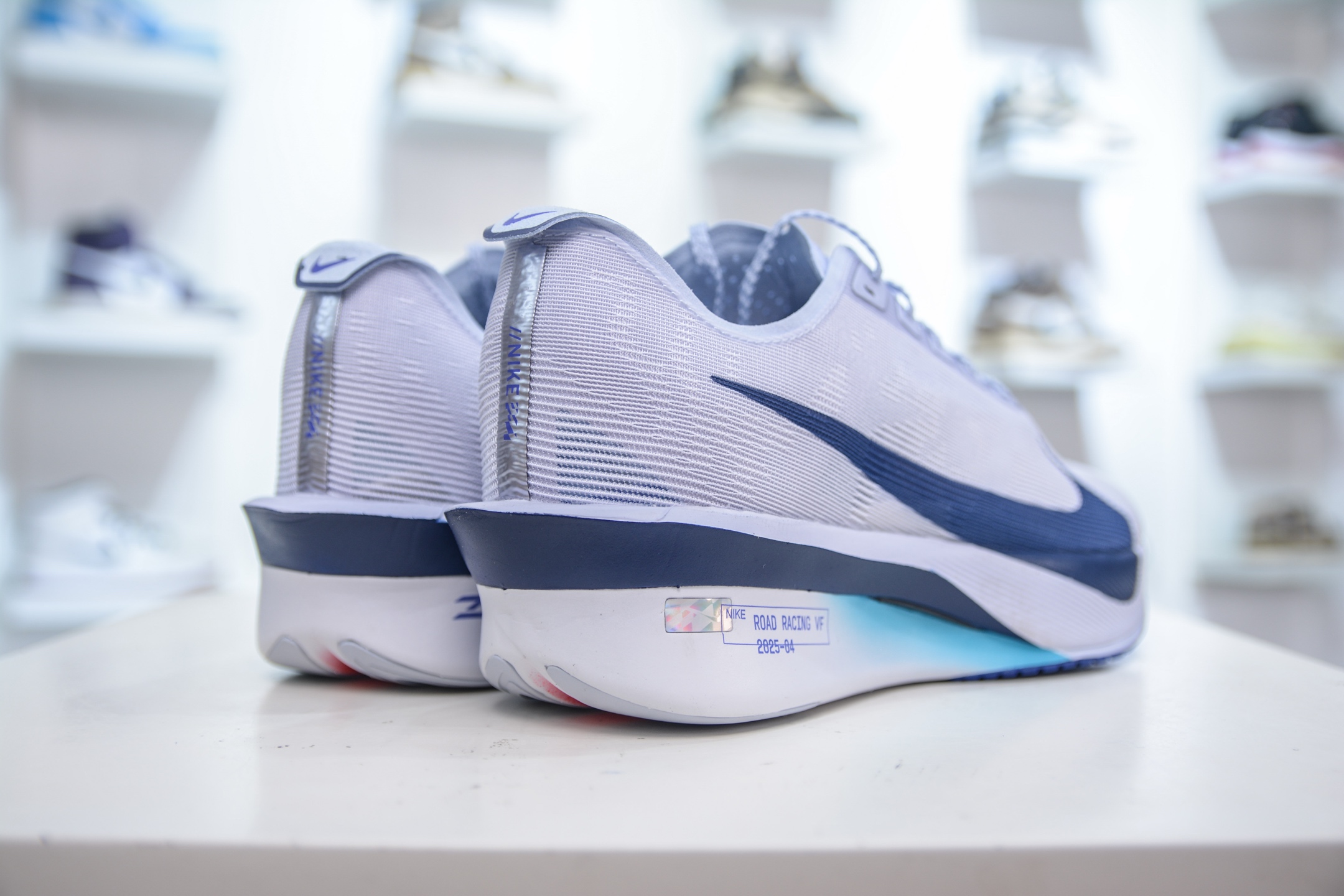 Nike ZoomX Vaporfly NEXT% 4 马拉松系列公路竞速超轻缓震跑步鞋 HF6414-001