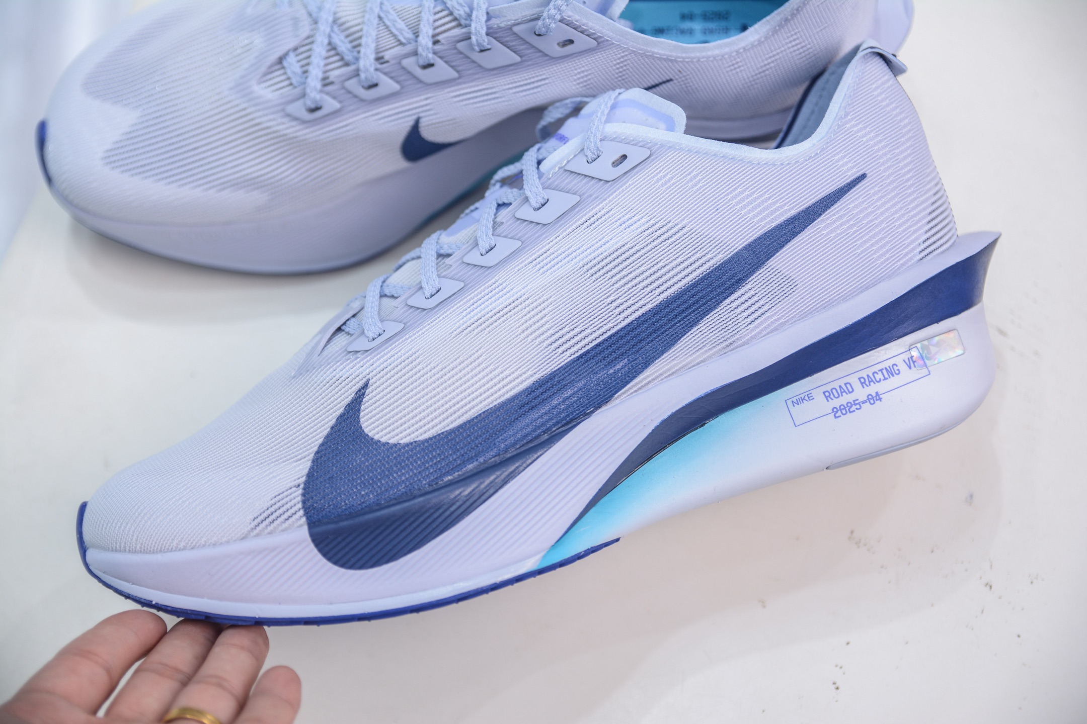 Nike ZoomX Vaporfly NEXT% 4 马拉松系列公路竞速超轻缓震跑步鞋 HF6414-001