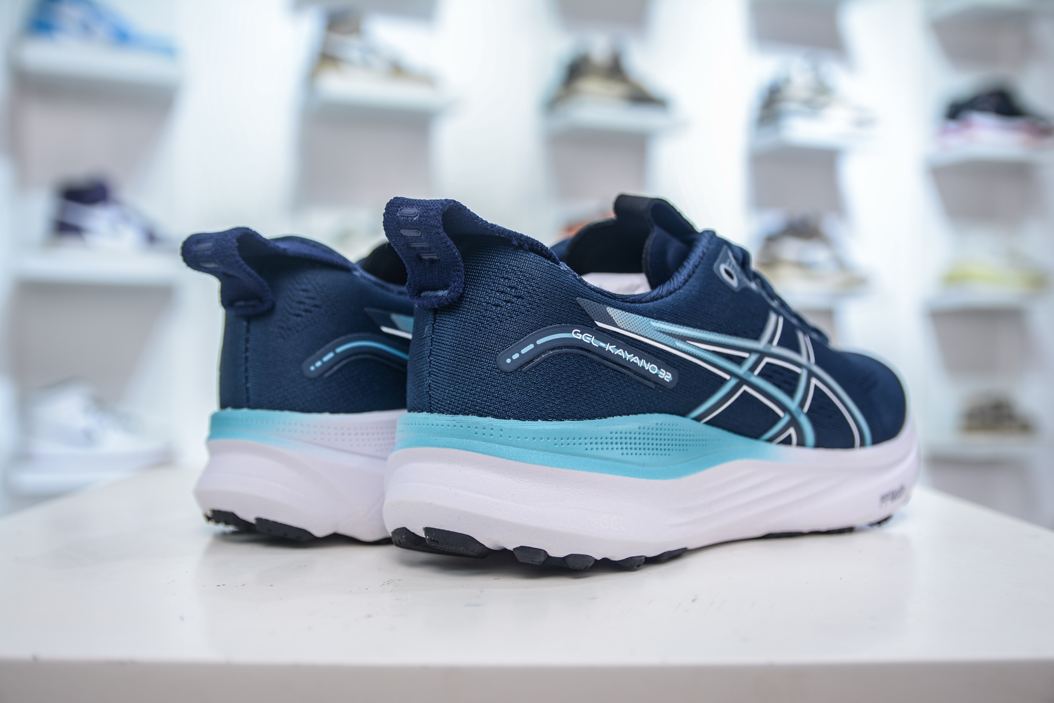 Asics Gel-Kayano 32 亚瑟士卡亚诺32代低帮专业有氧超轻量休闲运动全能慢跑鞋 1012B838-400