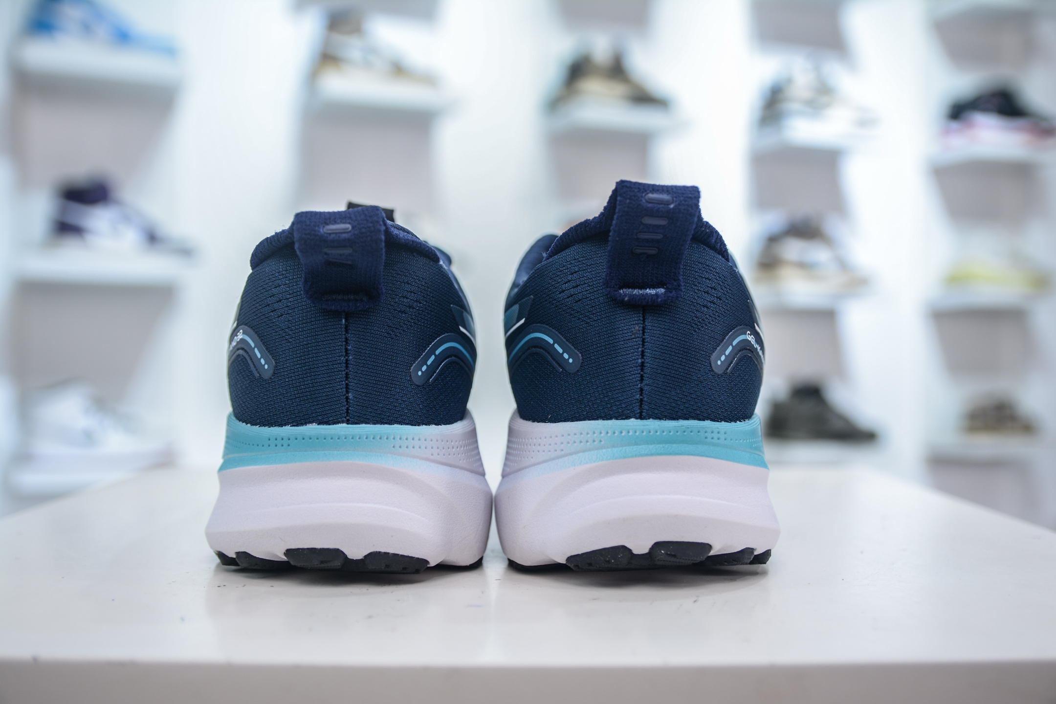 Asics Gel-Kayano 32 亚瑟士卡亚诺32代低帮专业有氧超轻量休闲运动全能慢跑鞋 1012B838-400