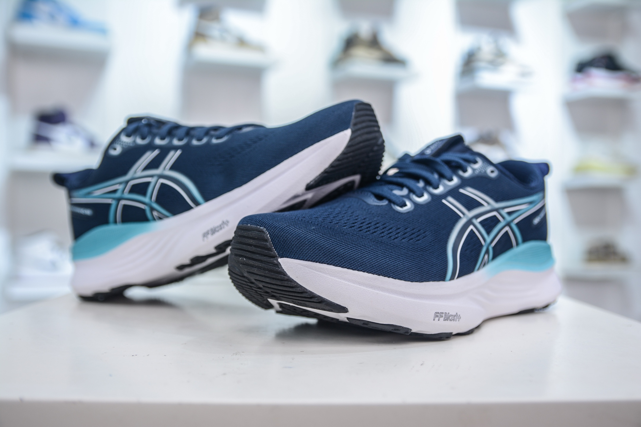 Asics Gel-Kayano 32 亚瑟士卡亚诺32代低帮专业有氧超轻量休闲运动全能慢跑鞋 1012B838-400