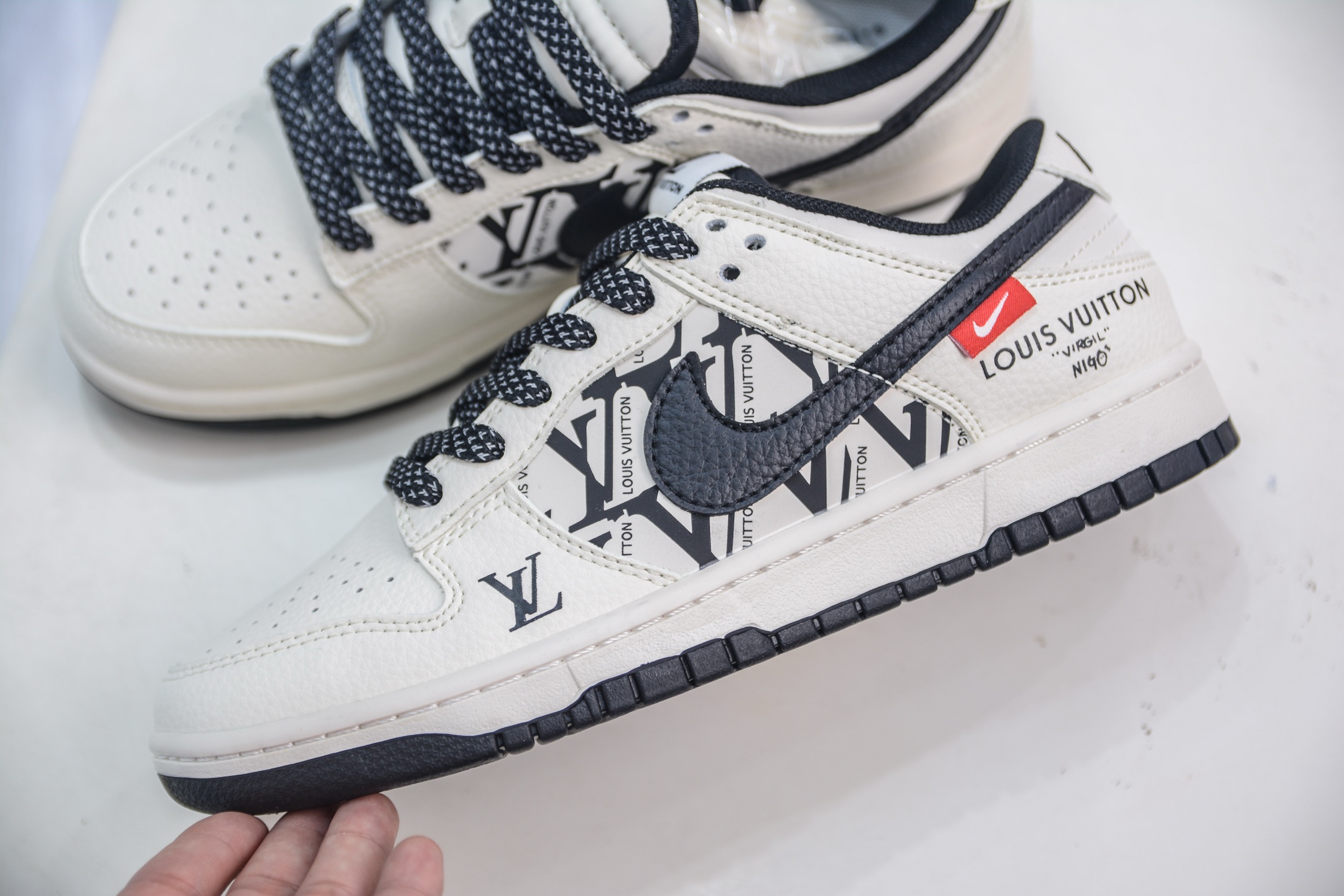 Nike SB Dunk Low x Louis Vuitton LV联名-白黑 QW5836-021-莆田鞋,莆田鞋货源,高仿鞋,高仿鞋货源,安福档口,莆田高仿鞋,莆田鞋批发,高仿鞋批发,莆田高仿运动鞋,高仿运动鞋,莆田运动鞋 Nike SB Dunk Low x Louis Vuitton LV联名-白黑 QW5836-021