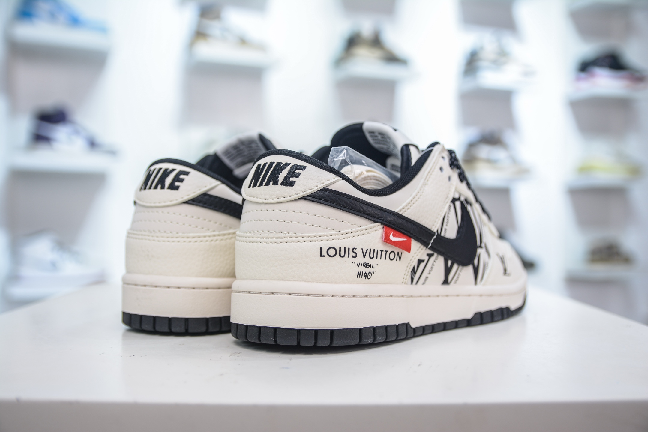 Nike SB Dunk Low x Louis Vuitton LV联名-白黑 QW5836-021-莆田鞋,莆田鞋货源,高仿鞋,高仿鞋货源,安福档口,莆田高仿鞋,莆田鞋批发,高仿鞋批发,莆田高仿运动鞋,高仿运动鞋,莆田运动鞋 Nike SB Dunk Low x Louis Vuitton LV联名-白黑 QW5836-021