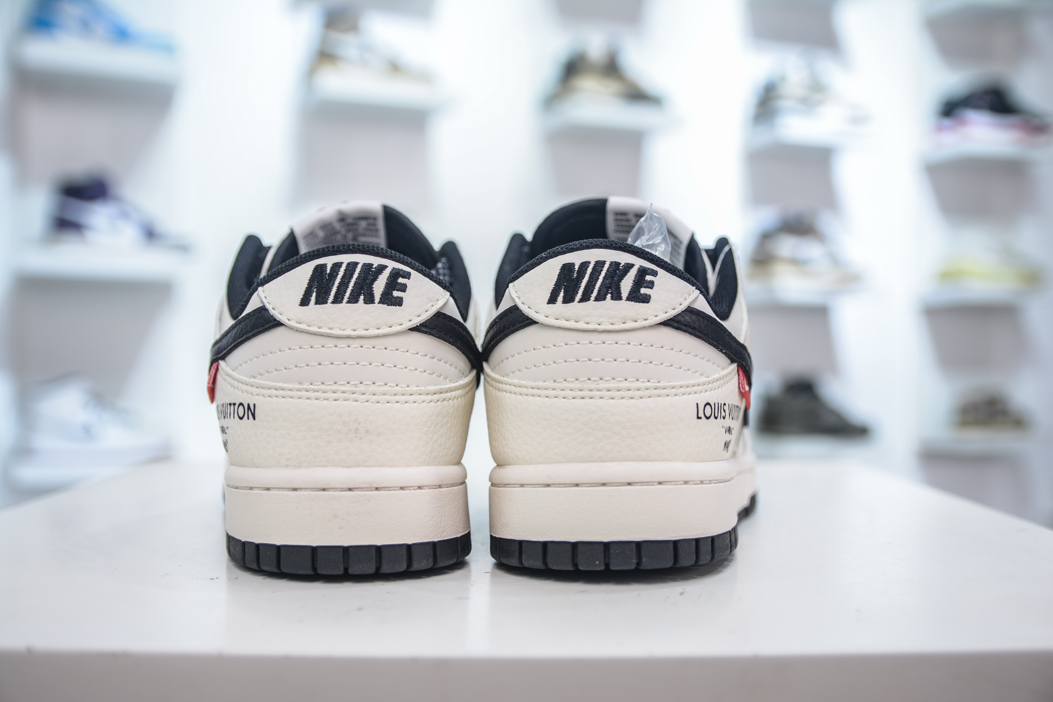 Nike SB Dunk Low x Louis Vuitton LV联名-白黑 QW5836-021-莆田鞋,莆田鞋货源,高仿鞋,高仿鞋货源,安福档口,莆田高仿鞋,莆田鞋批发,高仿鞋批发,莆田高仿运动鞋,高仿运动鞋,莆田运动鞋 Nike SB Dunk Low x Louis Vuitton LV联名-白黑 QW5836-021