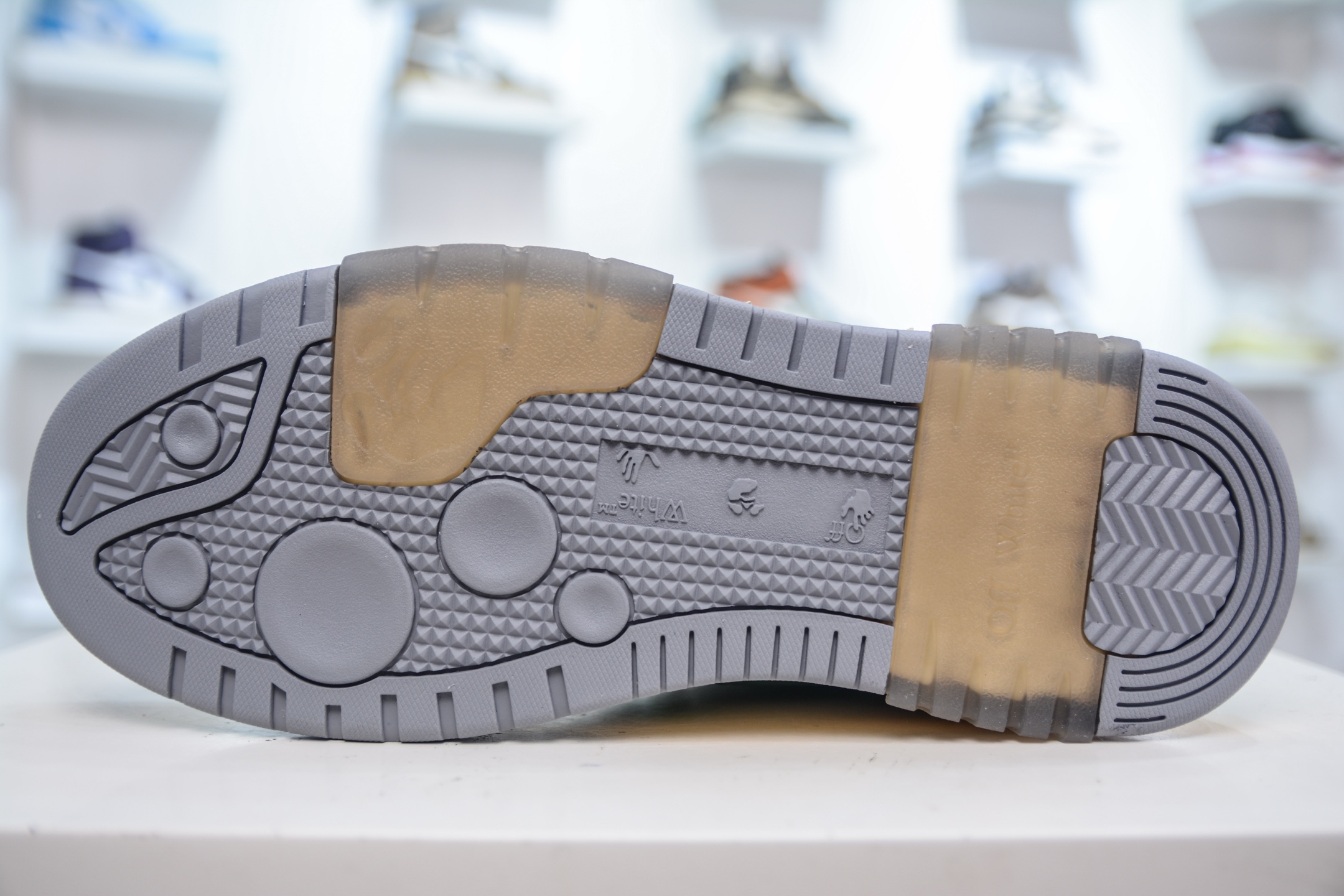 OFF-WHITE Out Of Office 低帮系带时尚板鞋 OMIA189S24LEA0110555