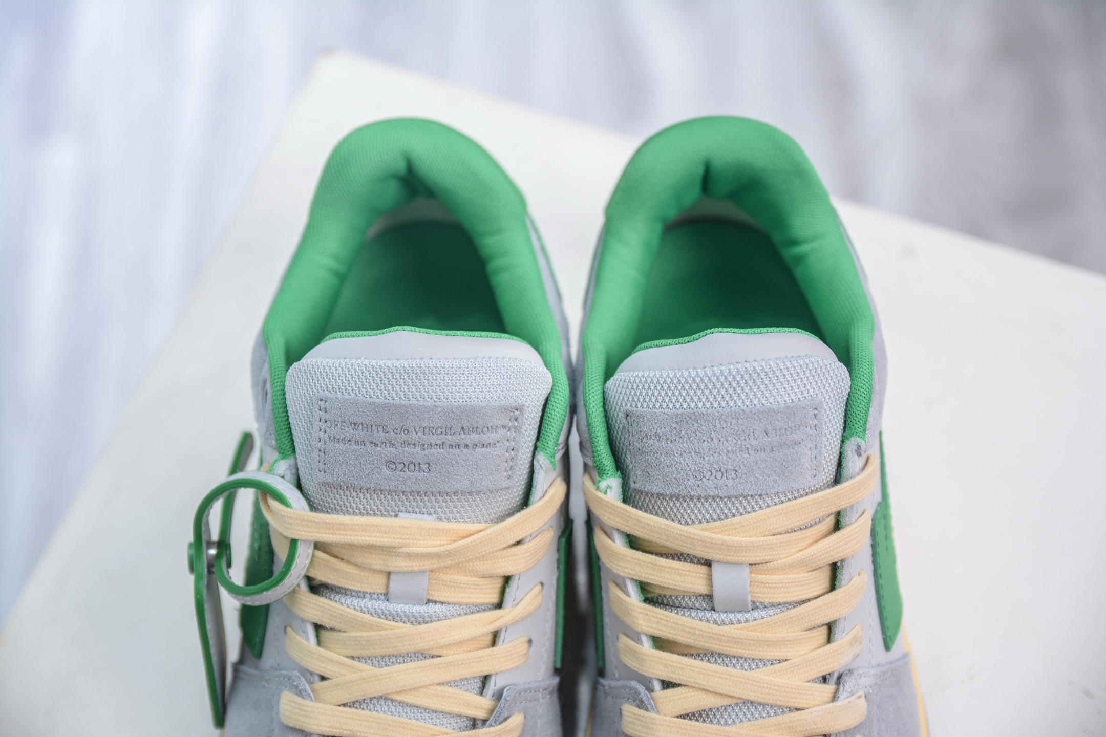 OFF-WHITE Out Of Office 低帮系带时尚板鞋 OMIA189S24LEA0110555