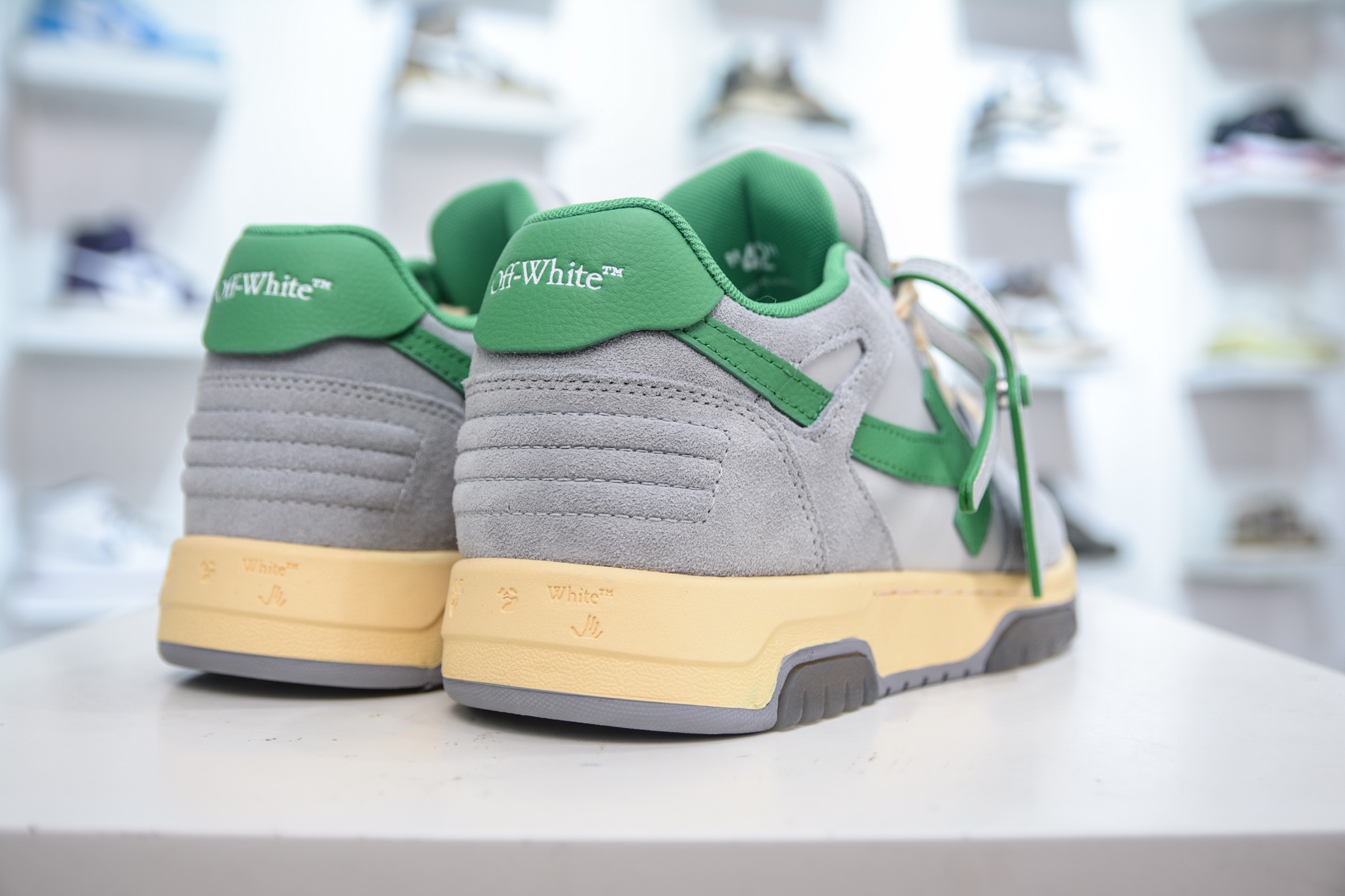 OFF-WHITE Out Of Office 低帮系带时尚板鞋 OMIA189S24LEA0110555