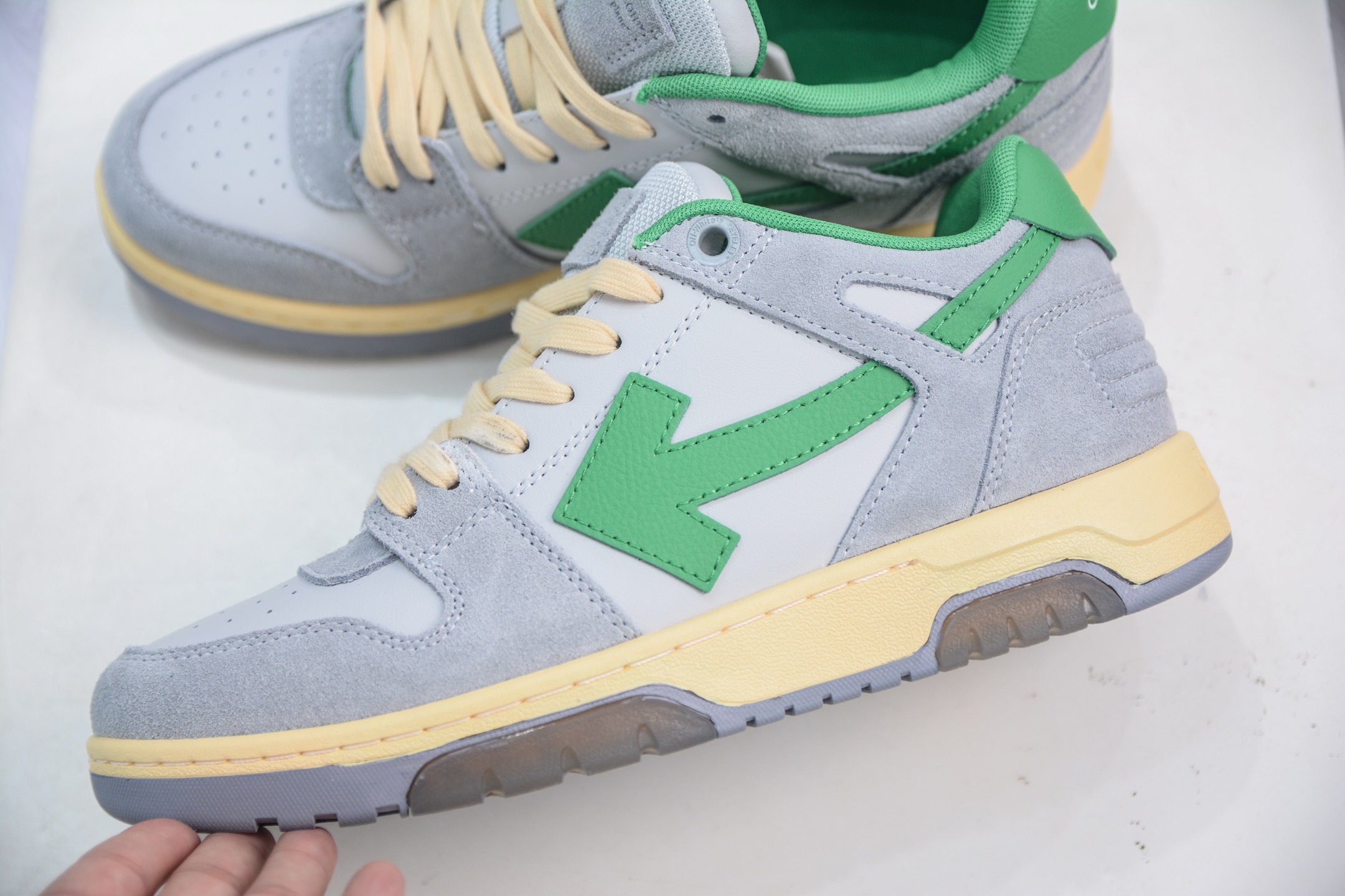 OFF-WHITE Out Of Office 低帮系带时尚板鞋 OMIA189S24LEA0110555