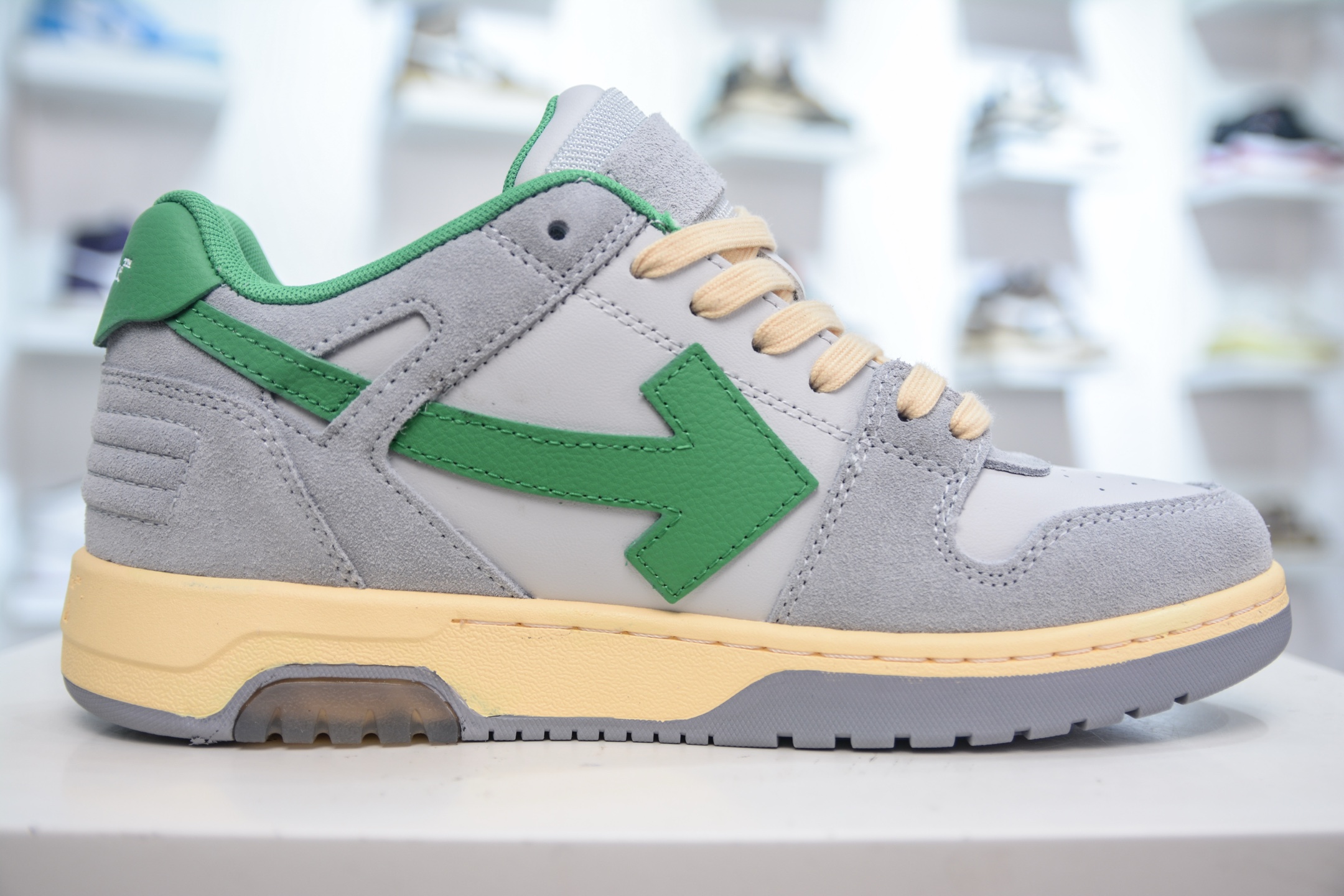 OFF-WHITE Out Of Office 低帮系带时尚板鞋 OMIA189S24LEA0110555