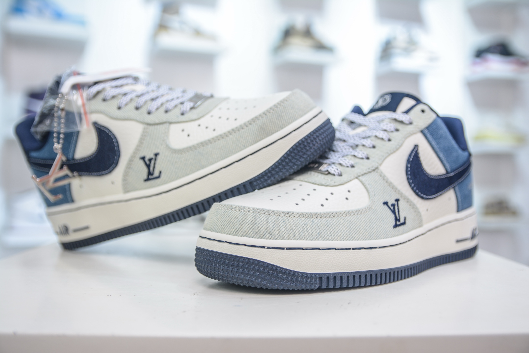 Louis Vuitton x NIke Air Force 1 LV联名-拼接牛仔 SC0601-551-莆田鞋,莆田鞋货源,高仿鞋,高仿鞋货源,安福档口,莆田高仿鞋,莆田鞋批发,高仿鞋批发,莆田高仿运动鞋,高仿运动鞋,莆田运动鞋 Louis Vuitton x NIke Air Force 1 LV联名-拼接牛仔 SC0601-551