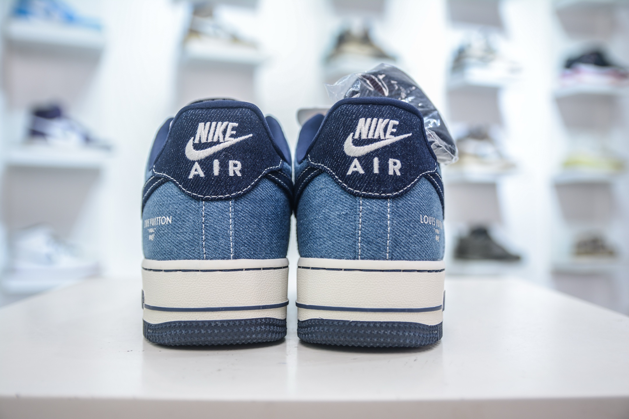 Louis Vuitton x NIke Air Force 1 LV联名-拼接牛仔 SC0601-551-莆田鞋,莆田鞋货源,高仿鞋,高仿鞋货源,安福档口,莆田高仿鞋,莆田鞋批发,高仿鞋批发,莆田高仿运动鞋,高仿运动鞋,莆田运动鞋 Louis Vuitton x NIke Air Force 1 LV联名-拼接牛仔 SC0601-551