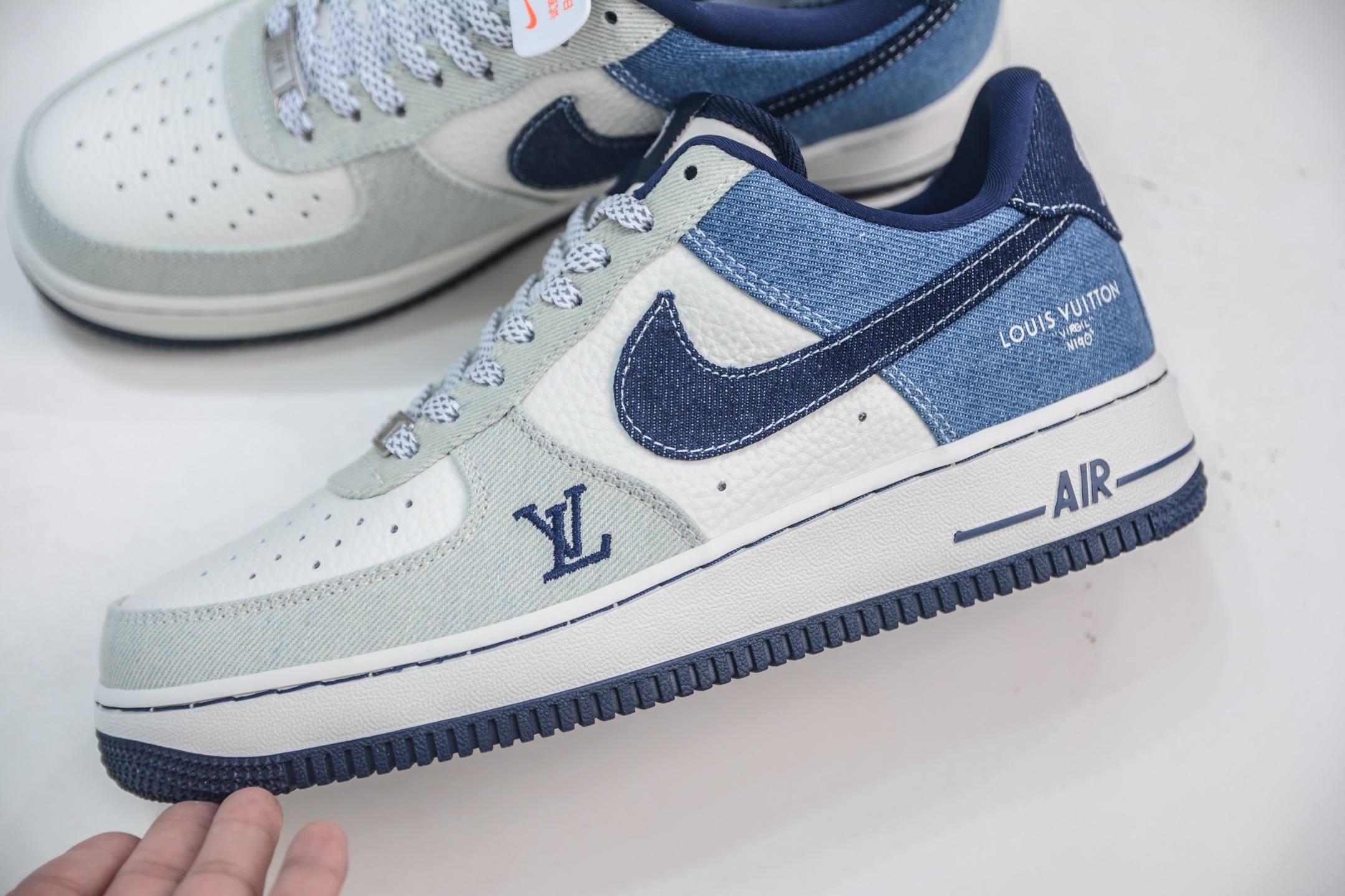 Louis Vuitton x NIke Air Force 1 LV联名-拼接牛仔 SC0601-551-莆田鞋,莆田鞋货源,高仿鞋,高仿鞋货源,安福档口,莆田高仿鞋,莆田鞋批发,高仿鞋批发,莆田高仿运动鞋,高仿运动鞋,莆田运动鞋 Louis Vuitton x NIke Air Force 1 LV联名-拼接牛仔 SC0601-551