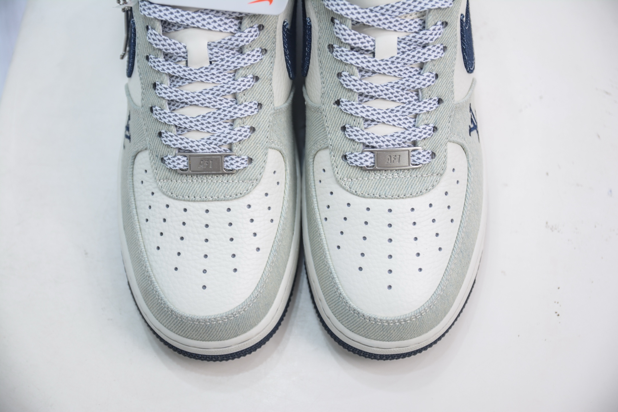 Louis Vuitton x NIke Air Force 1 LV联名-拼接牛仔 SC0601-551-莆田鞋,莆田鞋货源,高仿鞋,高仿鞋货源,安福档口,莆田高仿鞋,莆田鞋批发,高仿鞋批发,莆田高仿运动鞋,高仿运动鞋,莆田运动鞋 Louis Vuitton x NIke Air Force 1 LV联名-拼接牛仔 SC0601-551