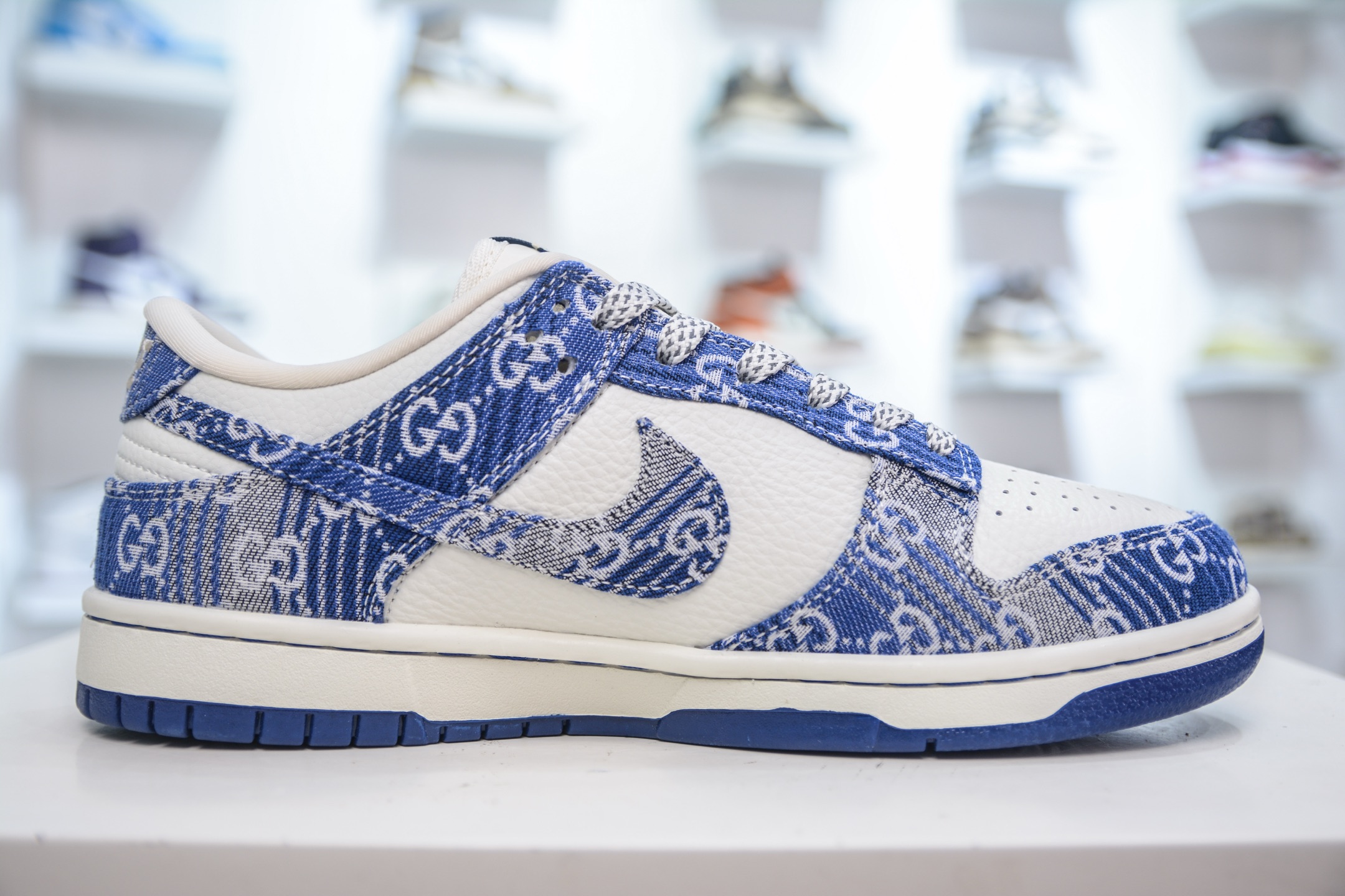 Nike SB Dunk Low x GUCCI 古驰联名-白灰蓝牛仔 SC9207-419-莆田鞋,莆田鞋货源,高仿鞋,高仿鞋货源,安福档口,莆田高仿鞋,莆田鞋批发,高仿鞋批发,莆田高仿运动鞋,高仿运动鞋,莆田运动鞋 Nike SB Dunk Low x GUCCI 古驰联名-白灰蓝牛仔 SC9207-419
