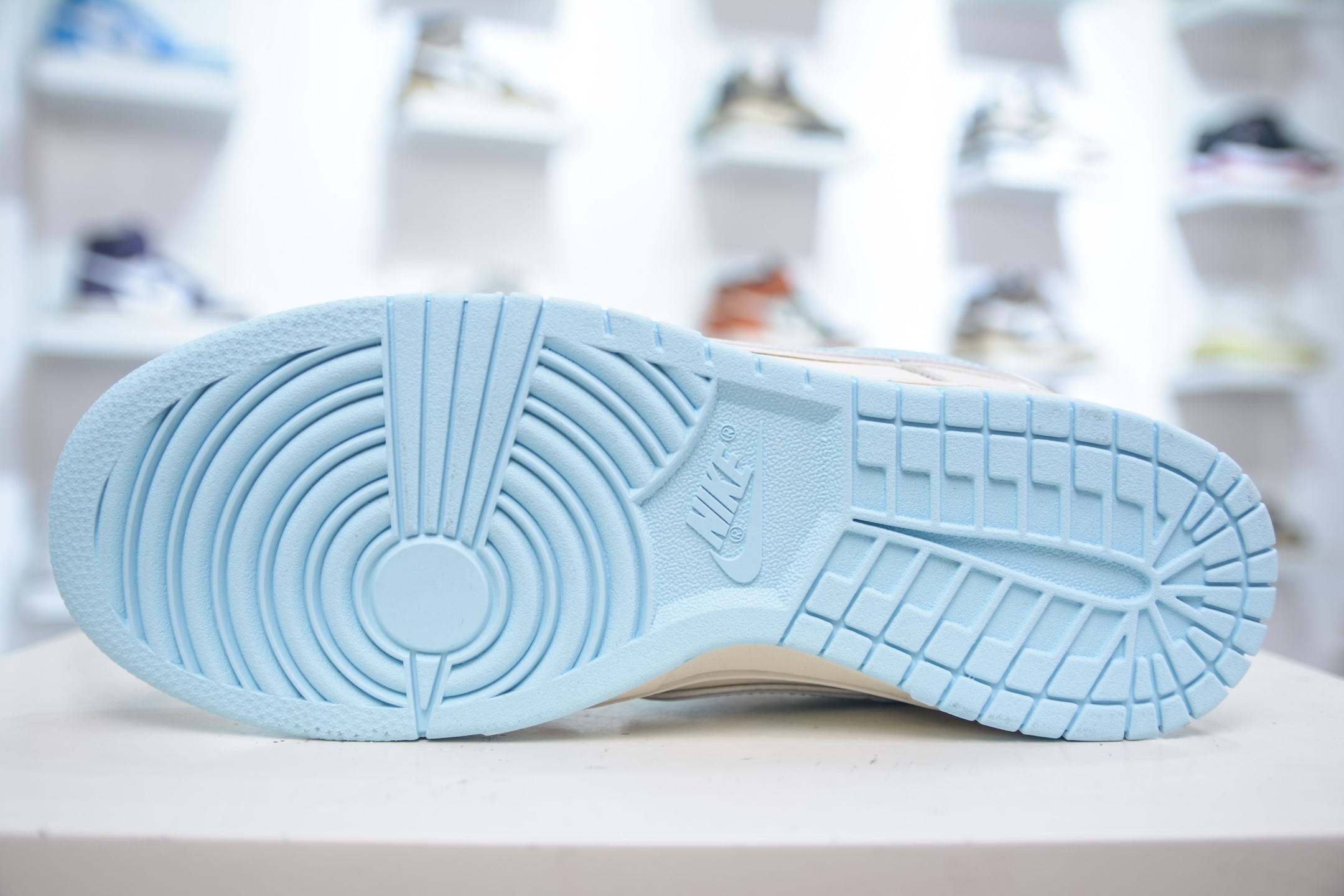 Nike SB Dunk Low x Louis Vuitton LV联名-米白浅蓝 KK1333-048-莆田鞋,莆田鞋货源,高仿鞋,高仿鞋货源,安福档口,莆田高仿鞋,莆田鞋批发,高仿鞋批发,莆田高仿运动鞋,高仿运动鞋,莆田运动鞋 Nike SB Dunk Low x Louis Vuitton LV联名-米白浅蓝 KK1333-048