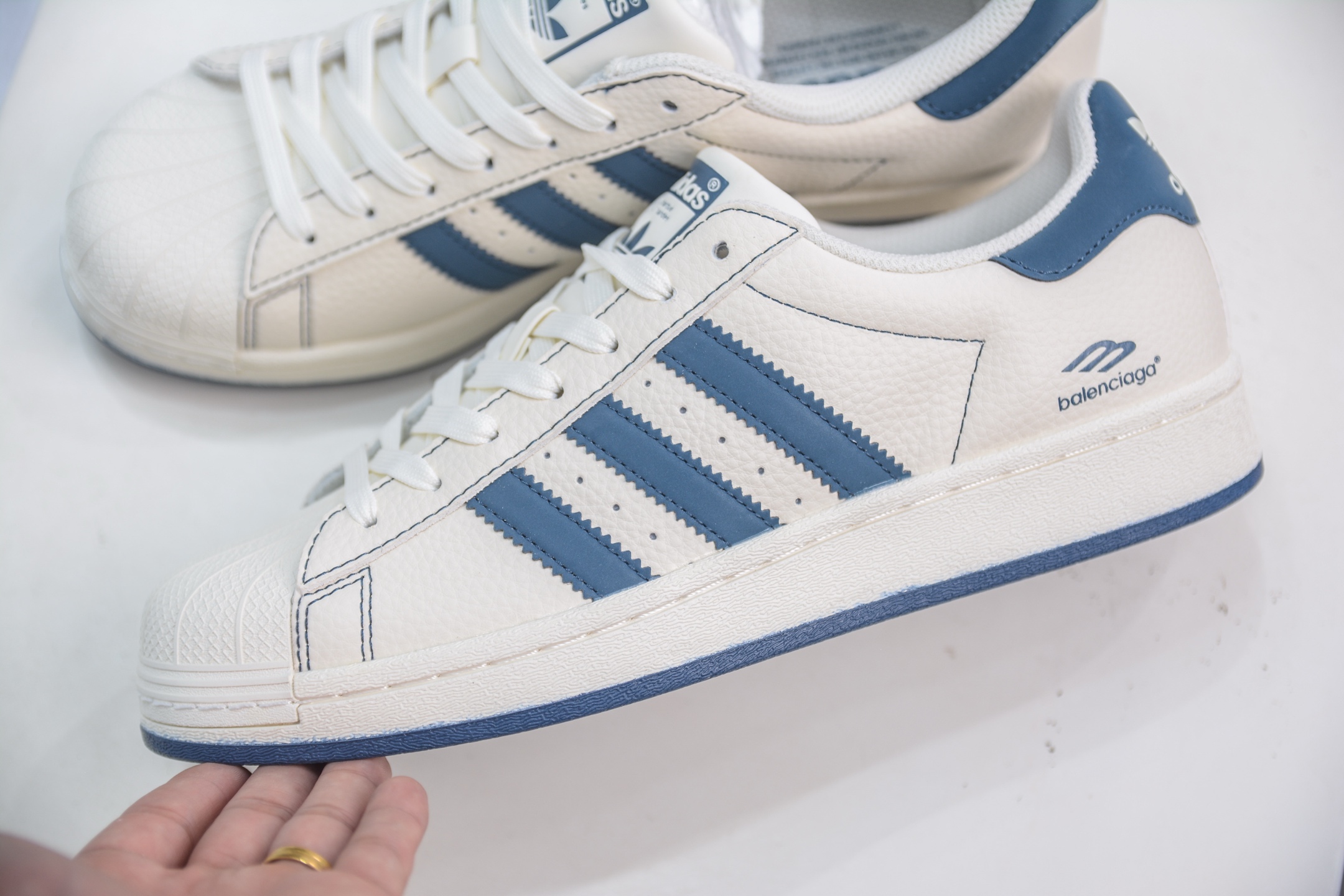 240 AD Originals Superstar x Balenciaga 经典复古贝壳头板鞋 QF5805