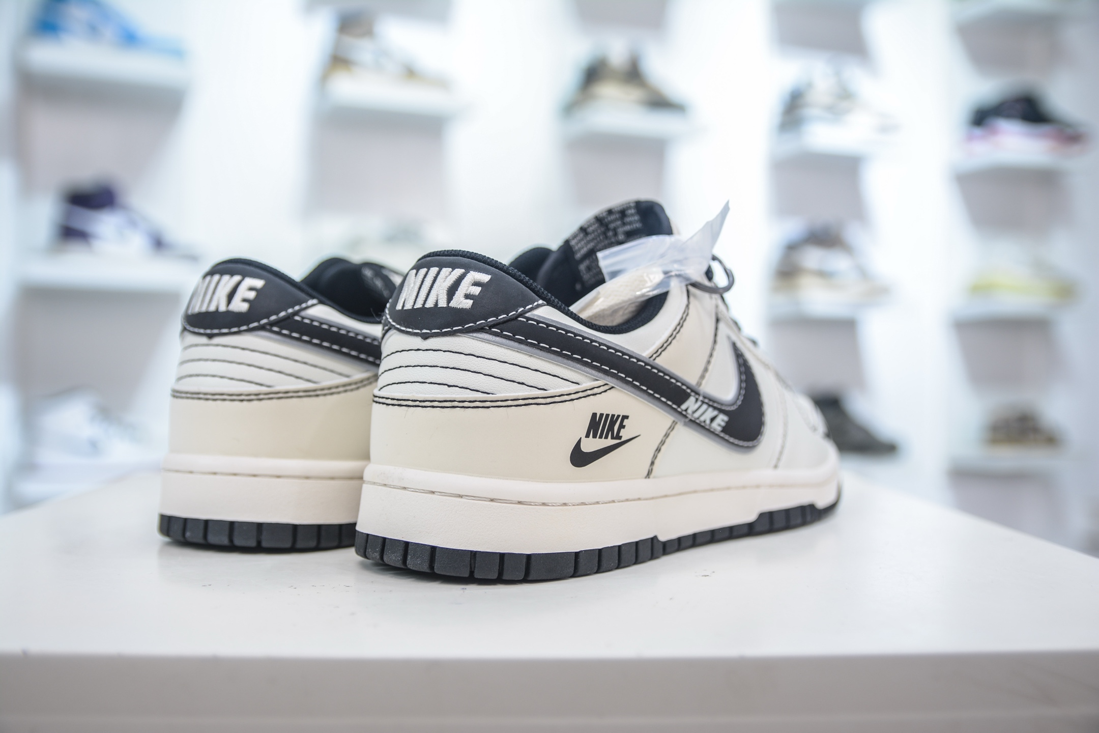 Nike SB Dunk Low x Nike - White/Black Colorway, Premium Materials & Craftsmanship 6 i1754410425606 9757 0 5