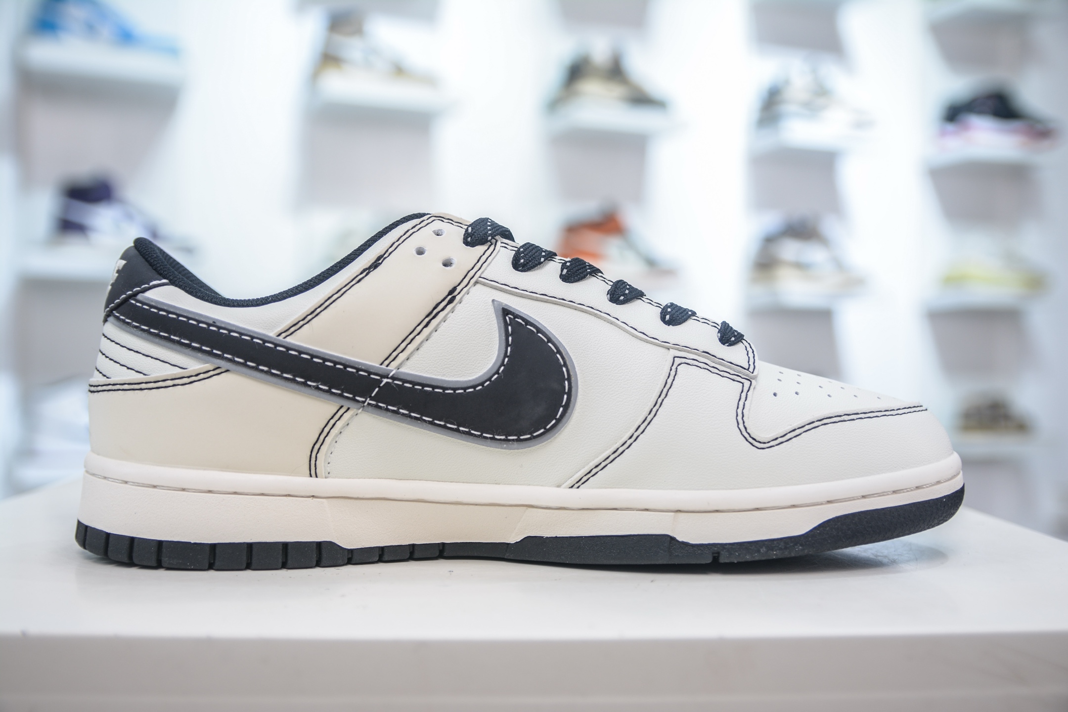 Nike SB Dunk Low x Nike - White/Black Colorway, Premium Materials & Craftsmanship 3 i1754410426987 206 0 2