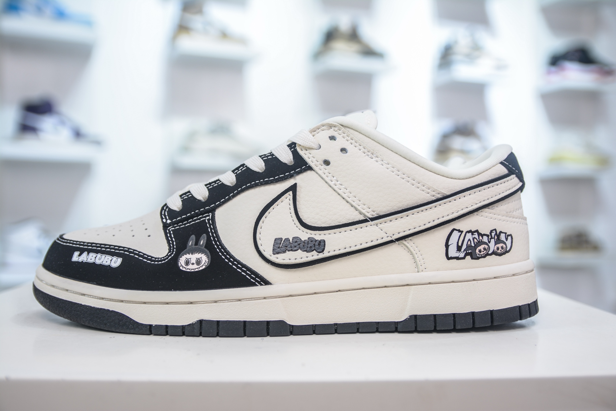 Nike SB Dunk Low x Labubu 拉布布联名-白黑 DS6608-010