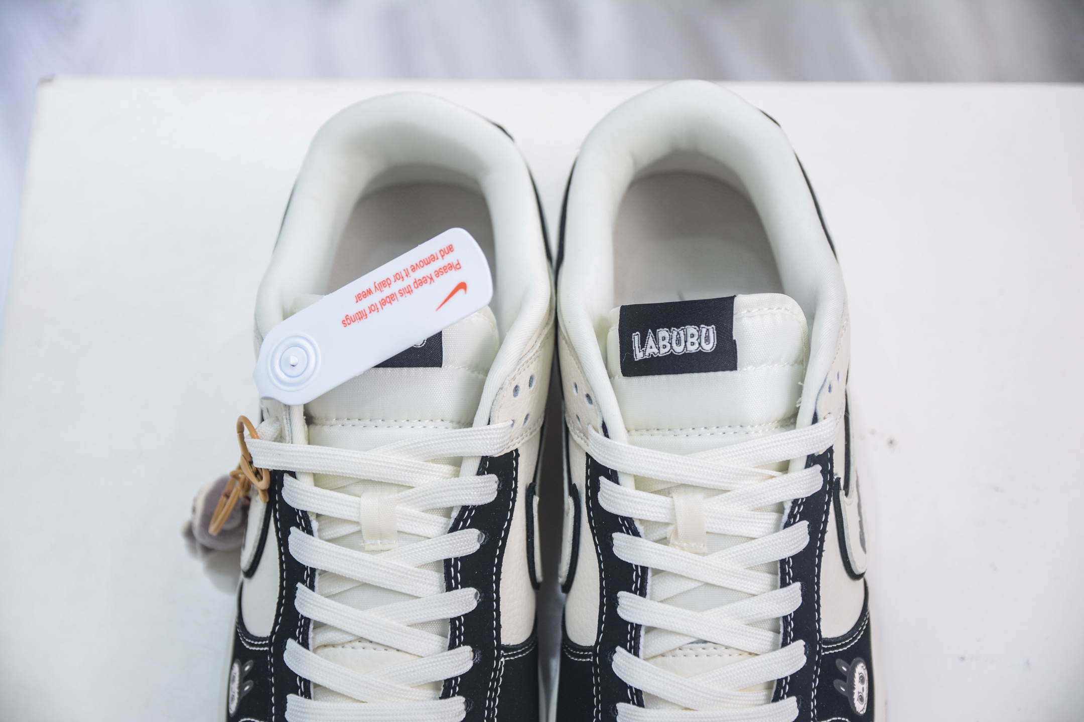 Nike SB Dunk Low x Labubu 拉布布联名-白黑 DS6608-010