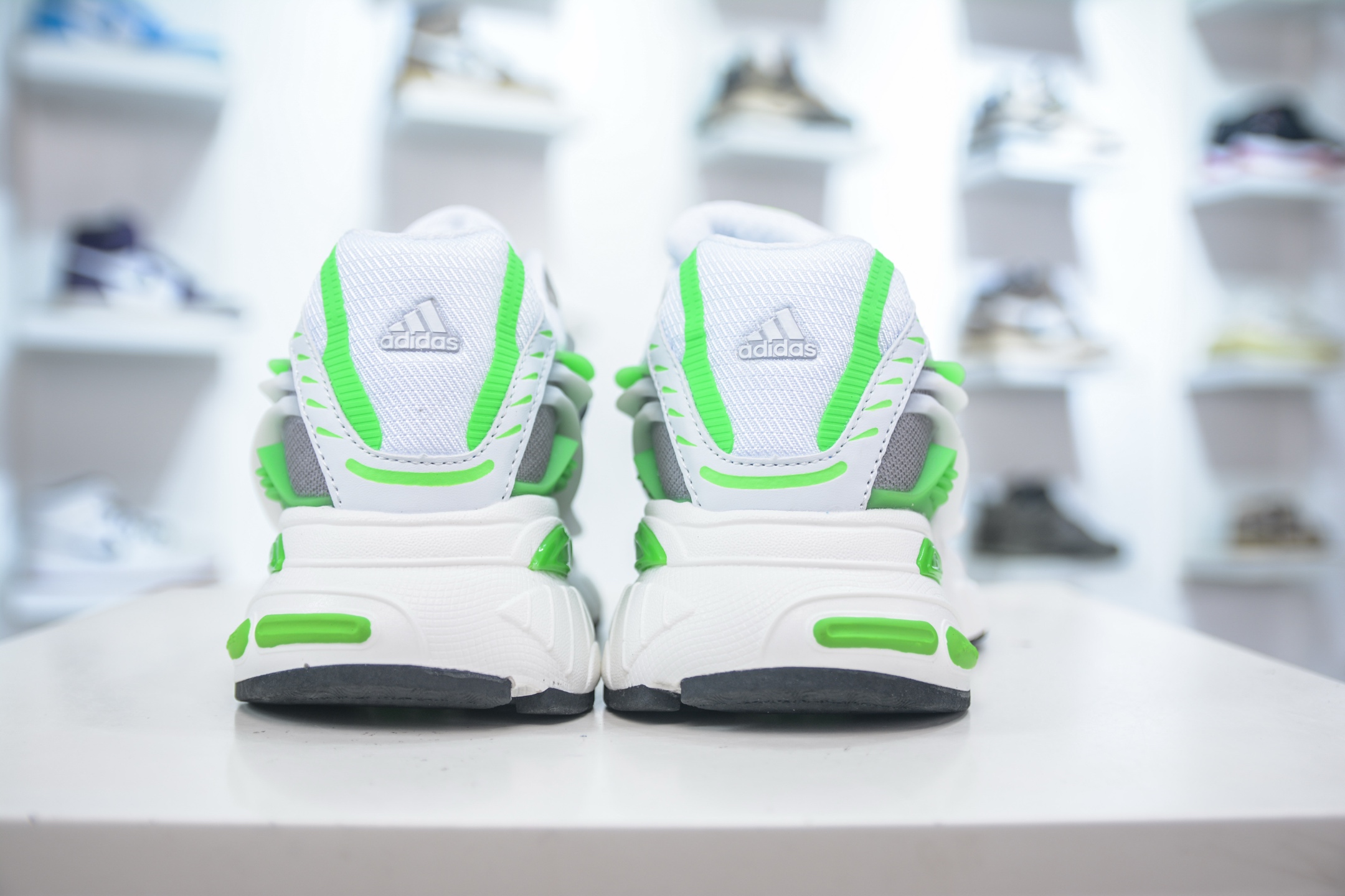 Pharrell x adidAdistar Jellyfish 低帮复古风老爹鞋 JP9264