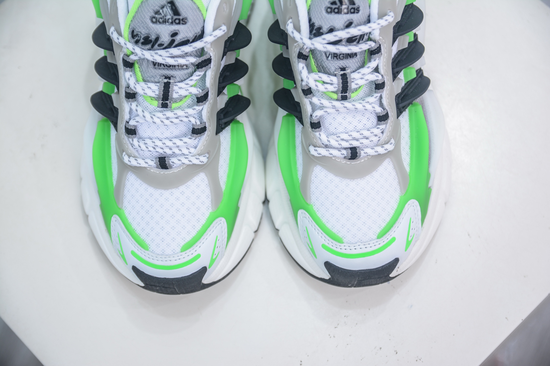 Pharrell x adidAdistar Jellyfish 低帮复古风老爹鞋 JP9264
