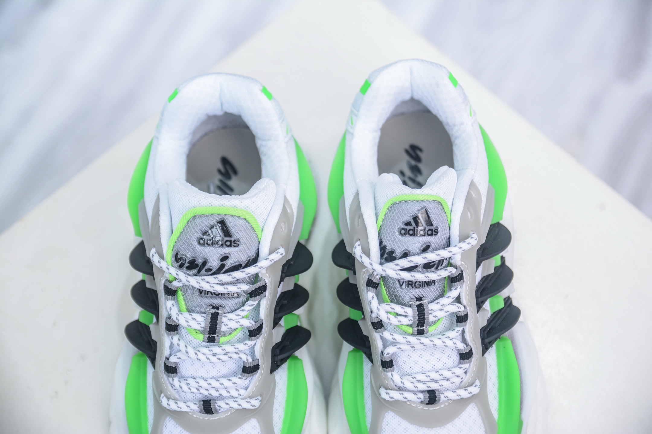 Pharrell x adidAdistar Jellyfish 低帮复古风老爹鞋 JP9264
