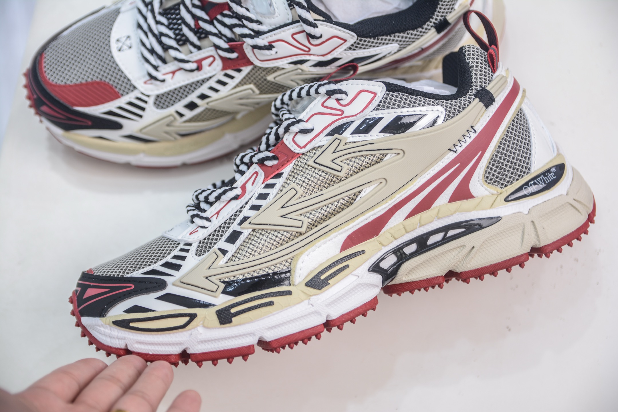KX神版 Off-White 2024年OW最新款跑鞋
