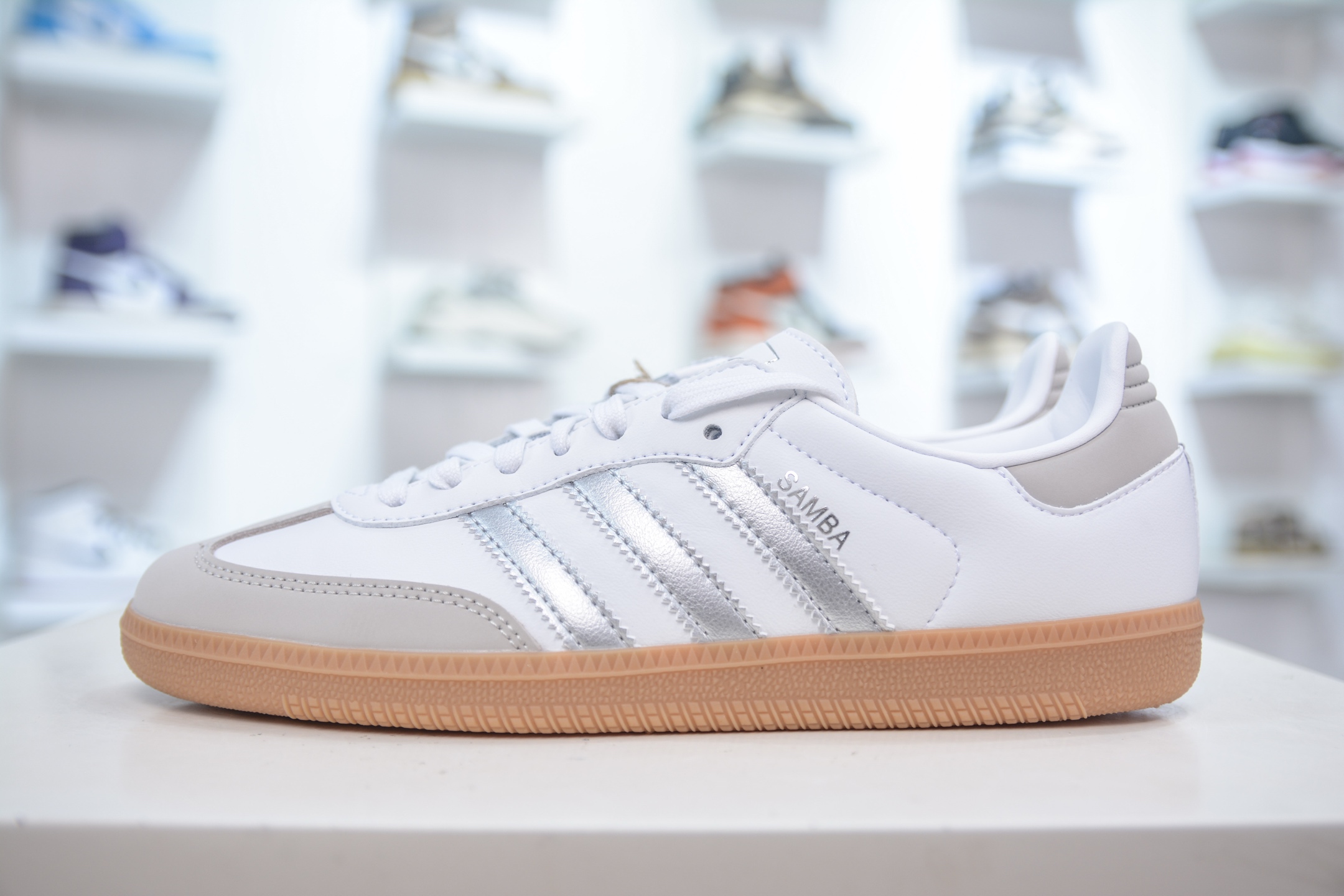 Adidas Original Samba OG White/Silver Retro Classic Lightweight Sneakers 1 i1754586966244 6945 0 0