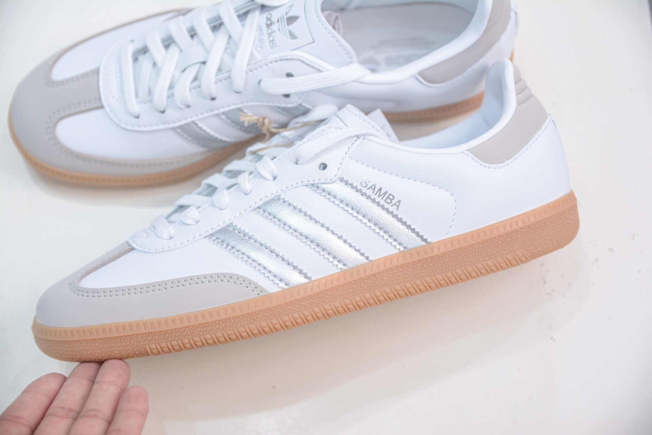 Adidas Original Samba OG White/Silver Retro Classic Lightweight Sneakers 7 i1754586967754 4123 0 6