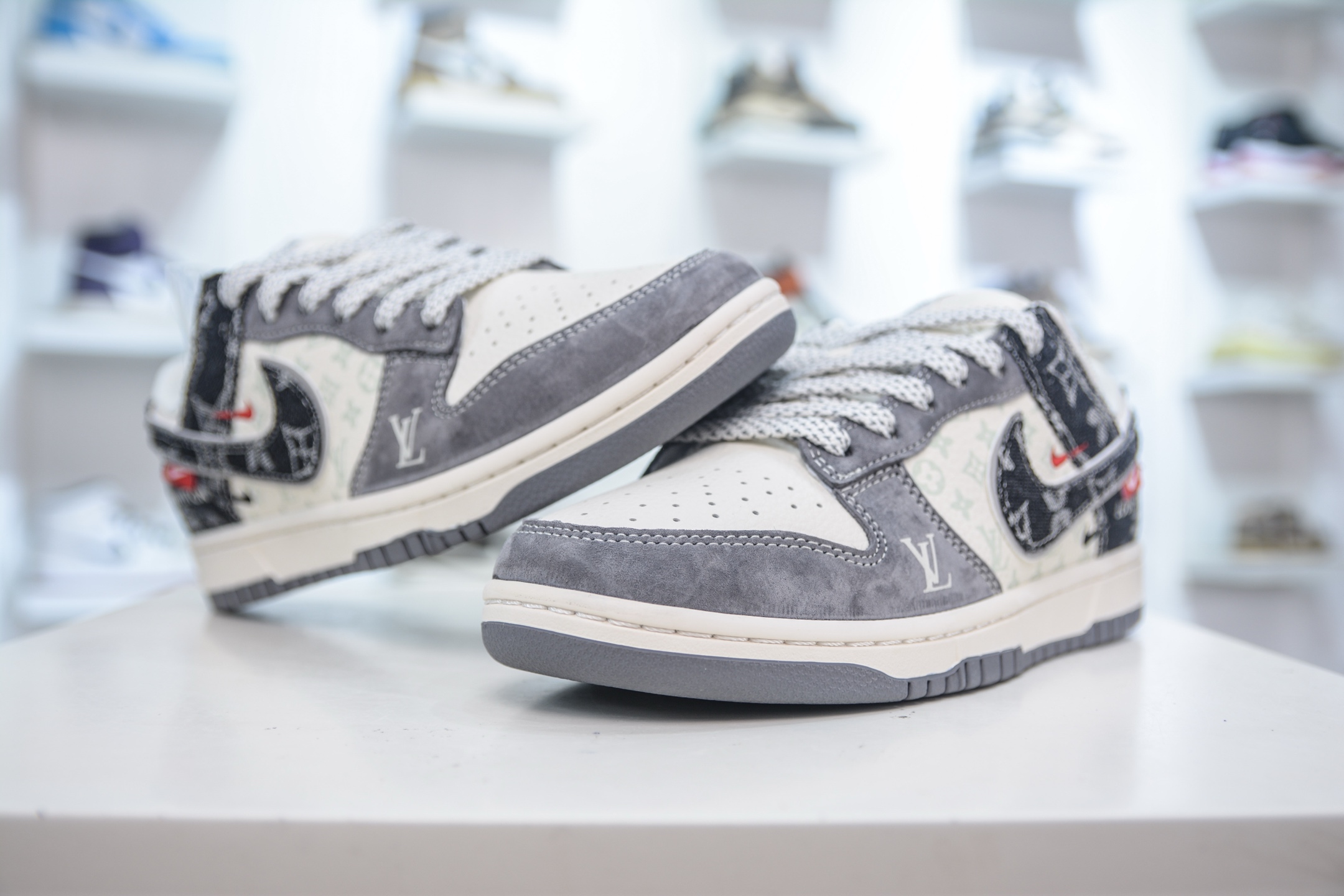 Nike SB Dunk Low x Louis Vuitton Collab White/Gray/Black Premium Quality 4 i1754587196496 2528 0 3