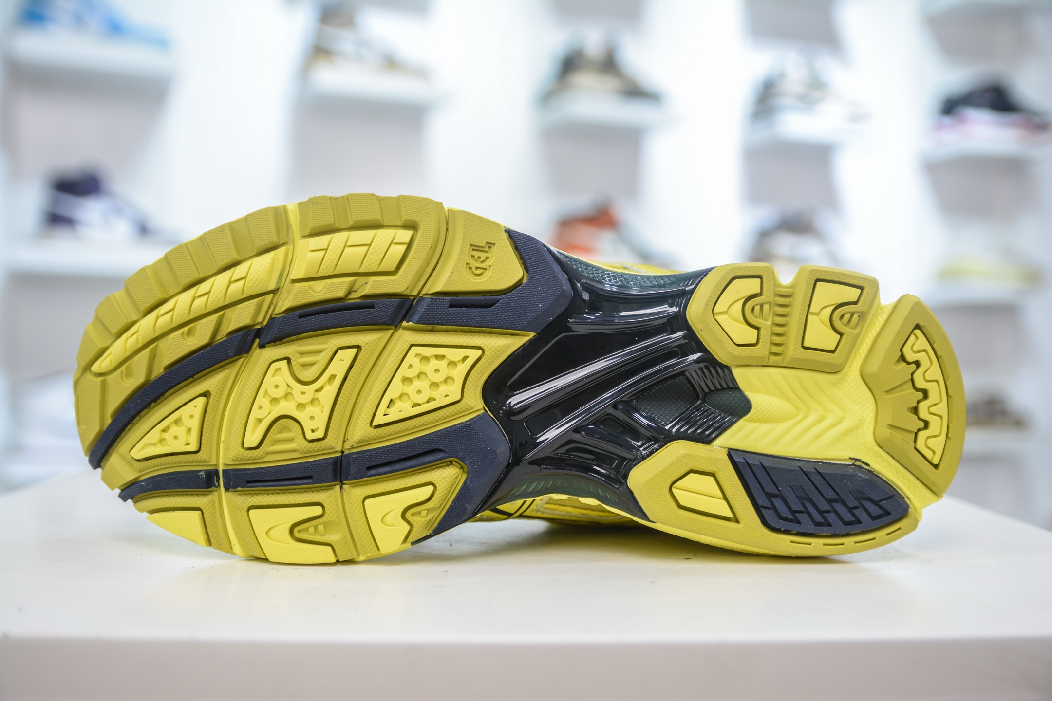 210 Asics GEL-Kahana NIMBUS 10.1 耐磨透气低帮休闲鞋  1203A599-300