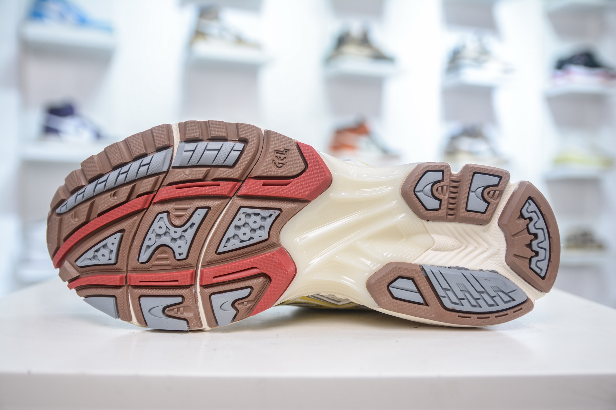 Asics GEL-Kahana Nimbus 10.1: Durable, Breathable, and Stylish Low-Top Sneakers 6 i1754665328163 508 0 4