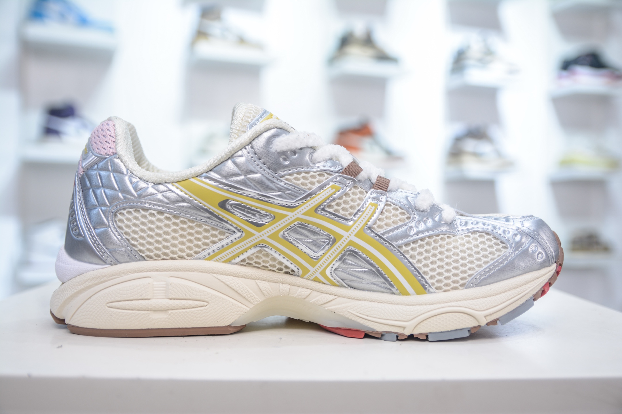 Asics GEL-Kahana Nimbus 10.1: Durable, Breathable, and Stylish Low-Top Sneakers 4 i1754665328166 7290 0 2