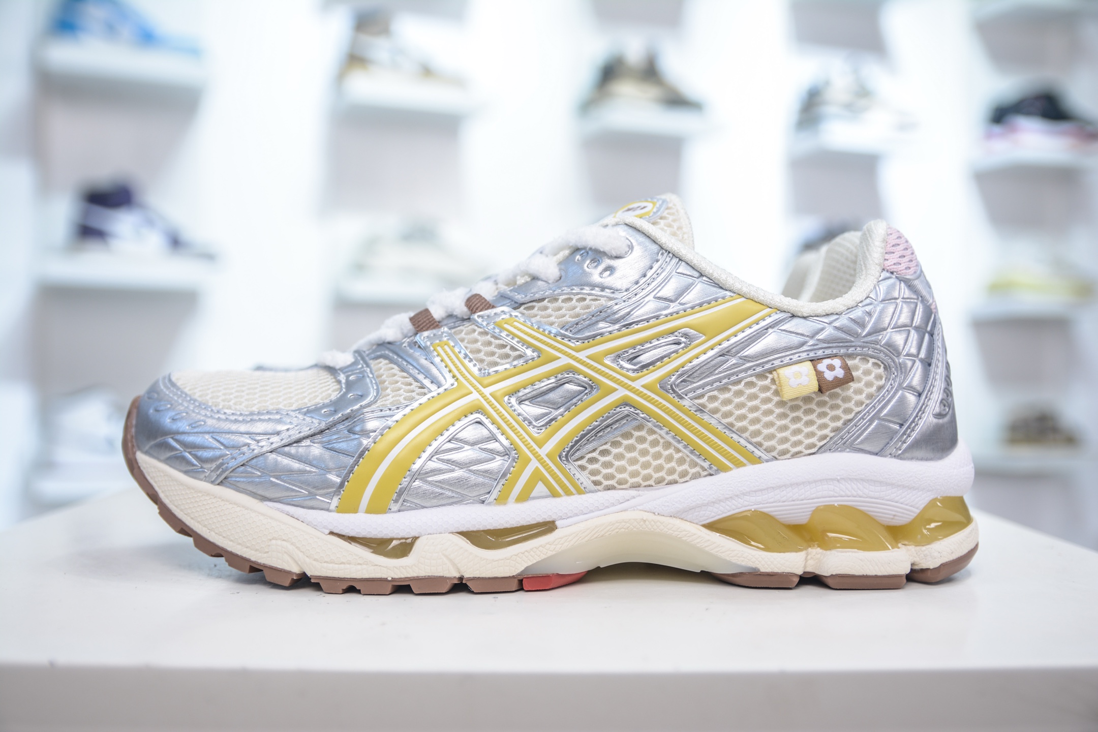 Asics GEL-Kahana Nimbus 10.1: Durable, Breathable, and Stylish Low-Top Sneakers 2 i1754665330392 6024 0 0