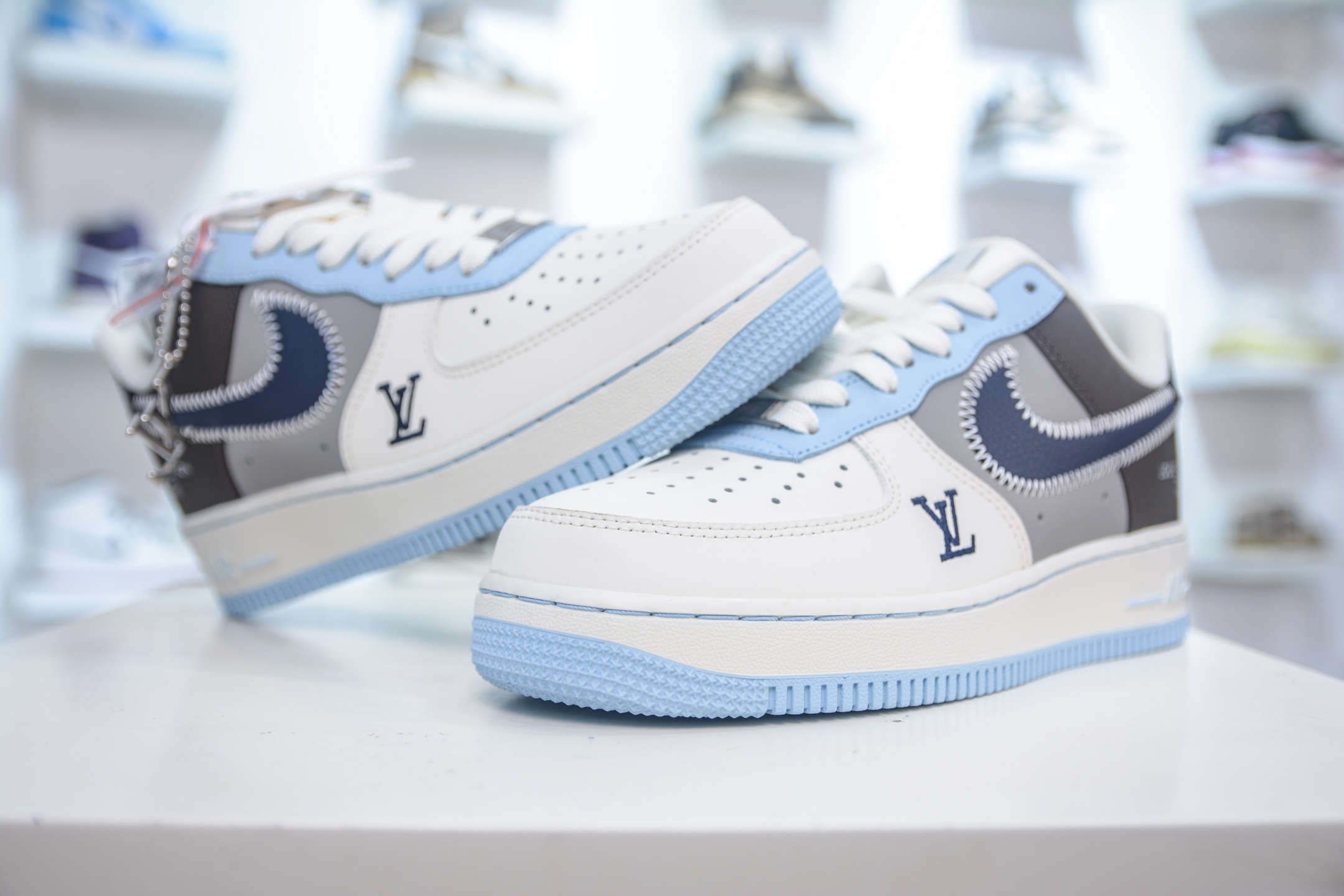Nike Air Force 1 Low x Louis Vuitton Collab Sneakers - Limited Edition 5 i1754665449457 9510 0 3