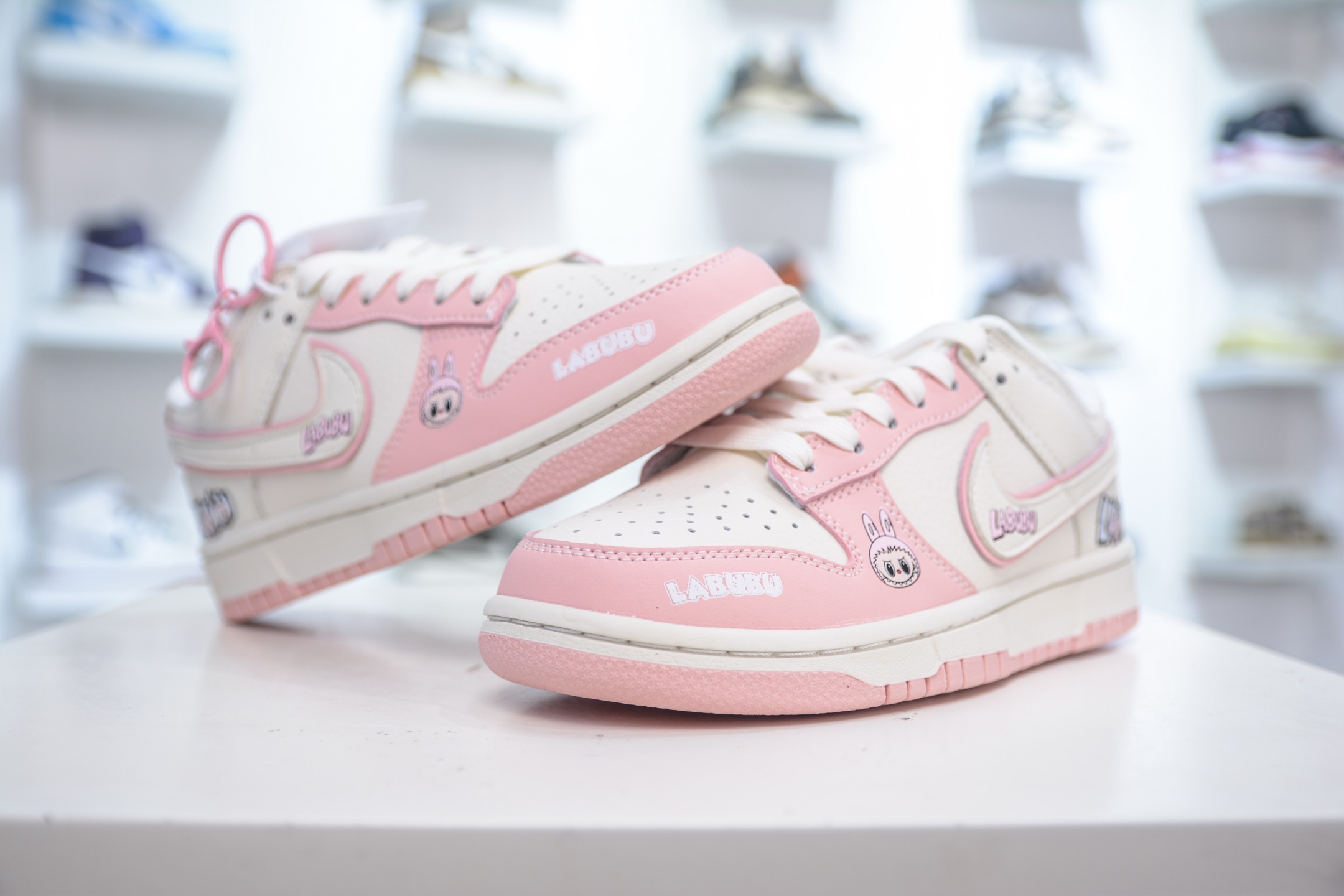 Nike SB Dunk Low x Labubu Collaboration - Cream White/Pink Sneakers 5 i1754665717001 6946 0 3