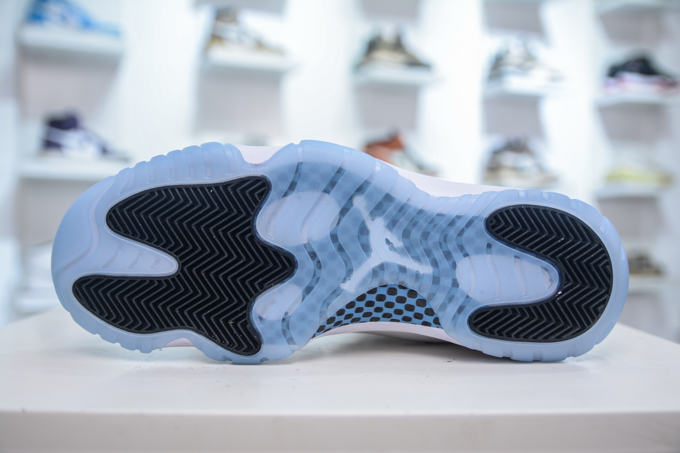 Air Jordan 11 Retro 'Legend Blue' High-Top Sneakers - Premium Quality 5 i1754665923196 8722 0 4