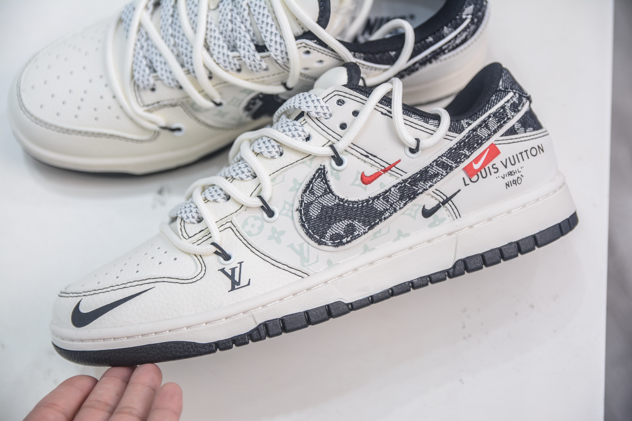 Nike SB Dunk Low x Louis Vuitton White Black Canvas Sneakers 7 i1754750981559 1977 0 6