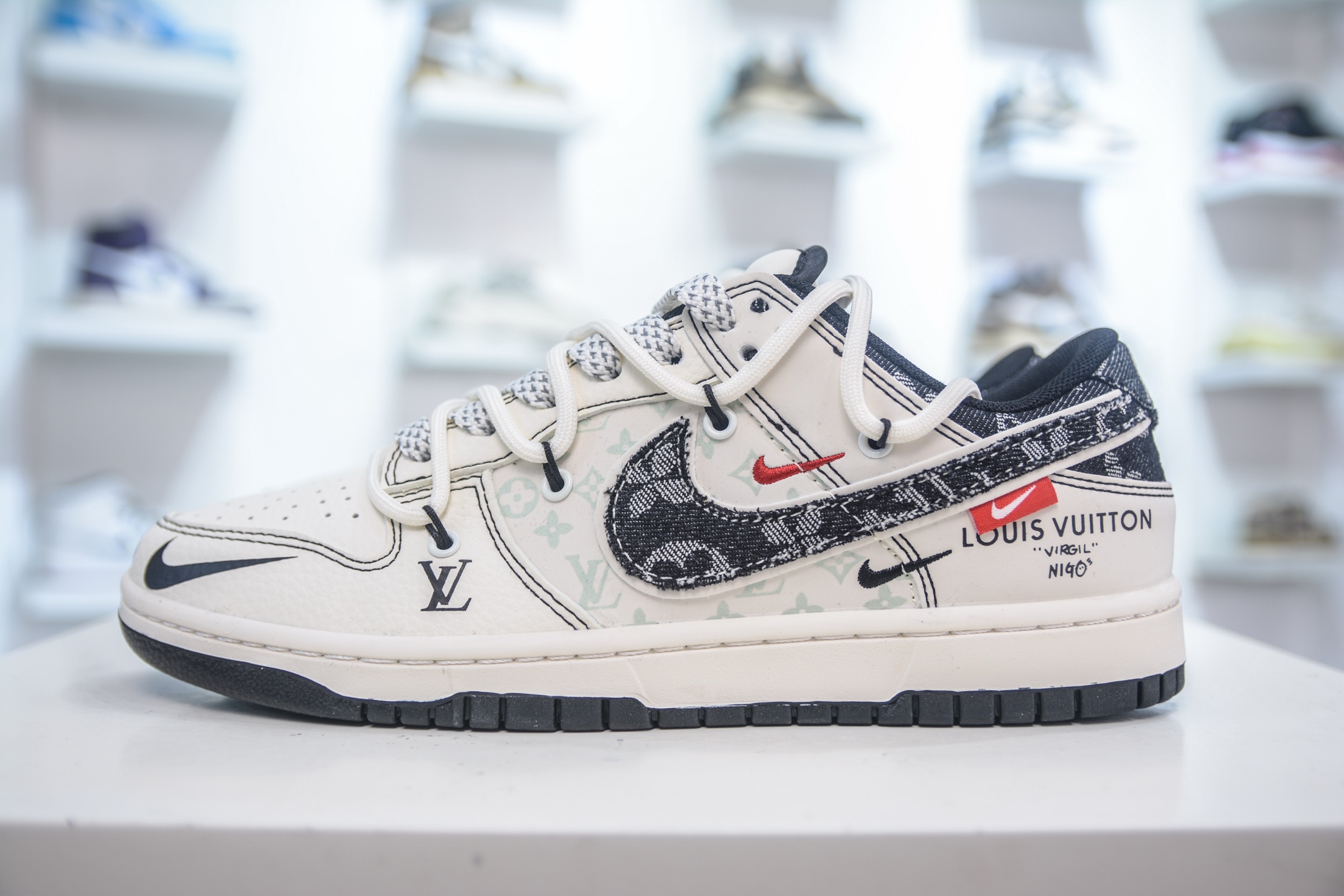 Nike SB Dunk Low x Louis Vuitton White Black Canvas Sneakers 1 i1754750982860 7308 0 0
